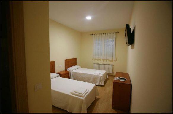 Twin Room - Photo 5