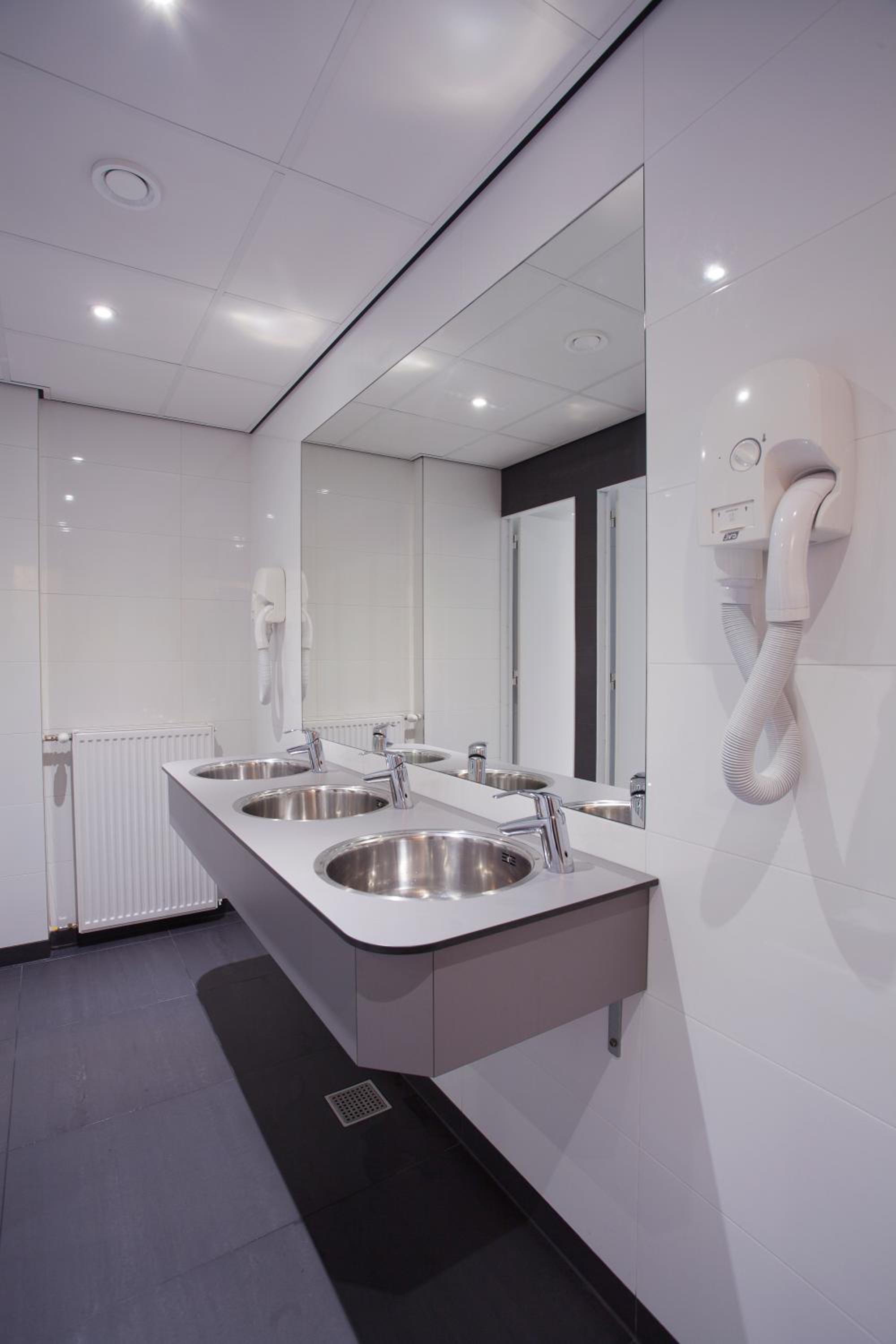 Quadruple Room with Shared Bathroom photo 3