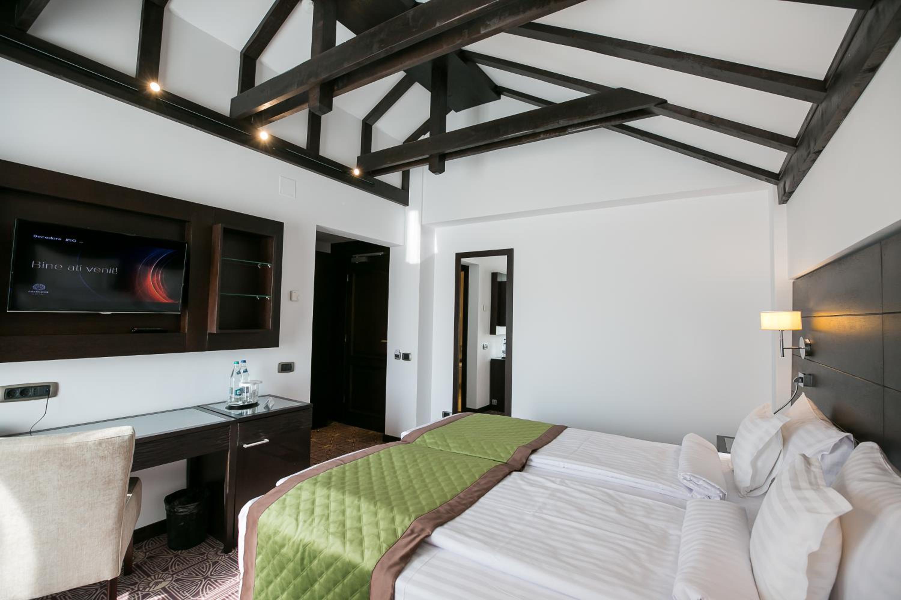 Double or Twin Room - Photo 5