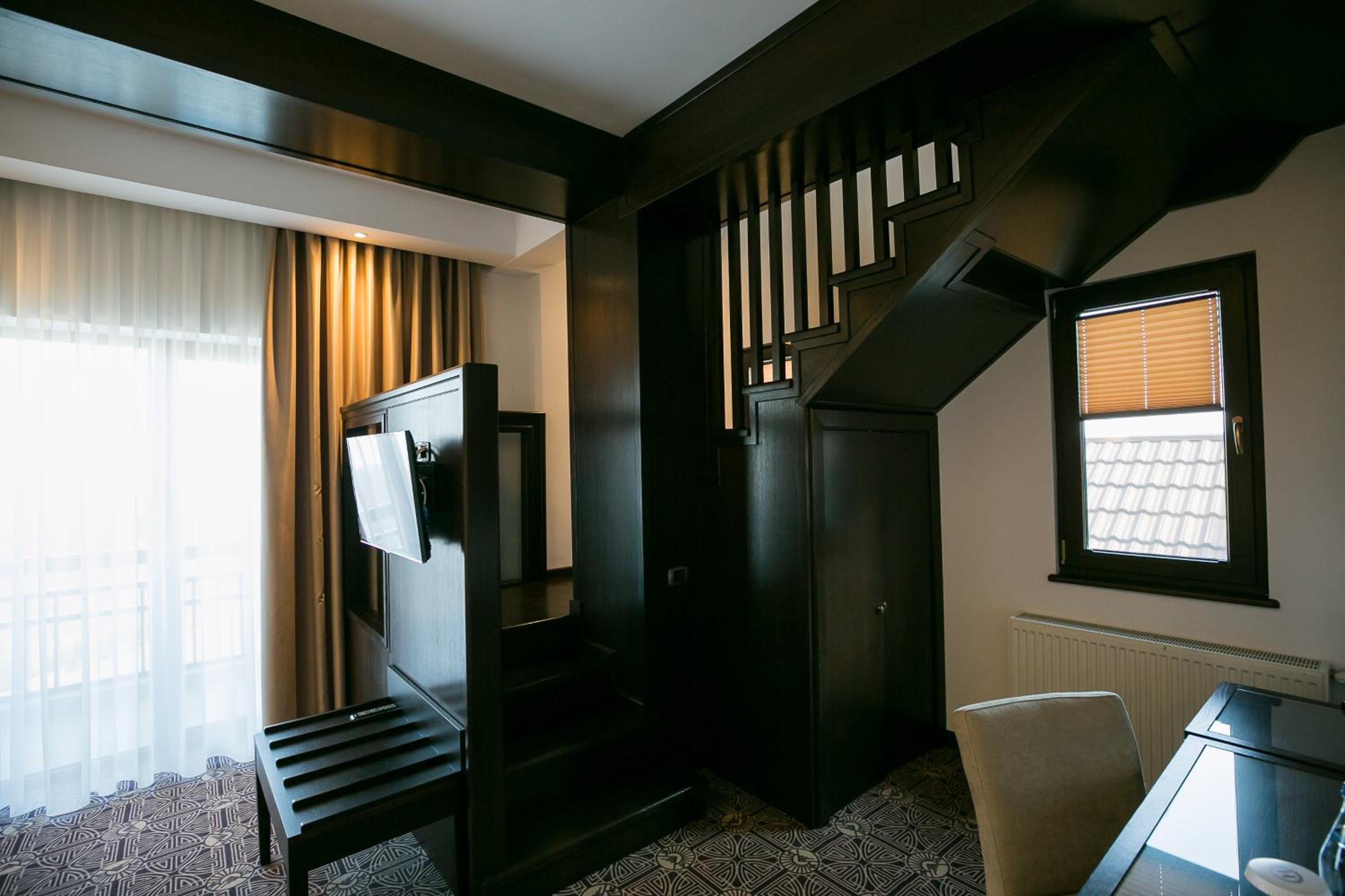 Suite - Photo 3