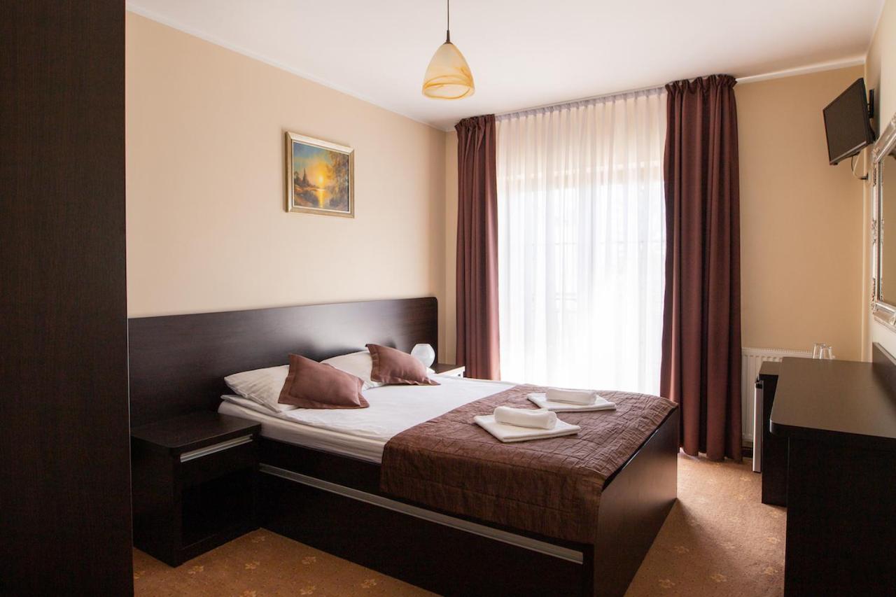 Double or Twin Room with Balcony - Photo 6