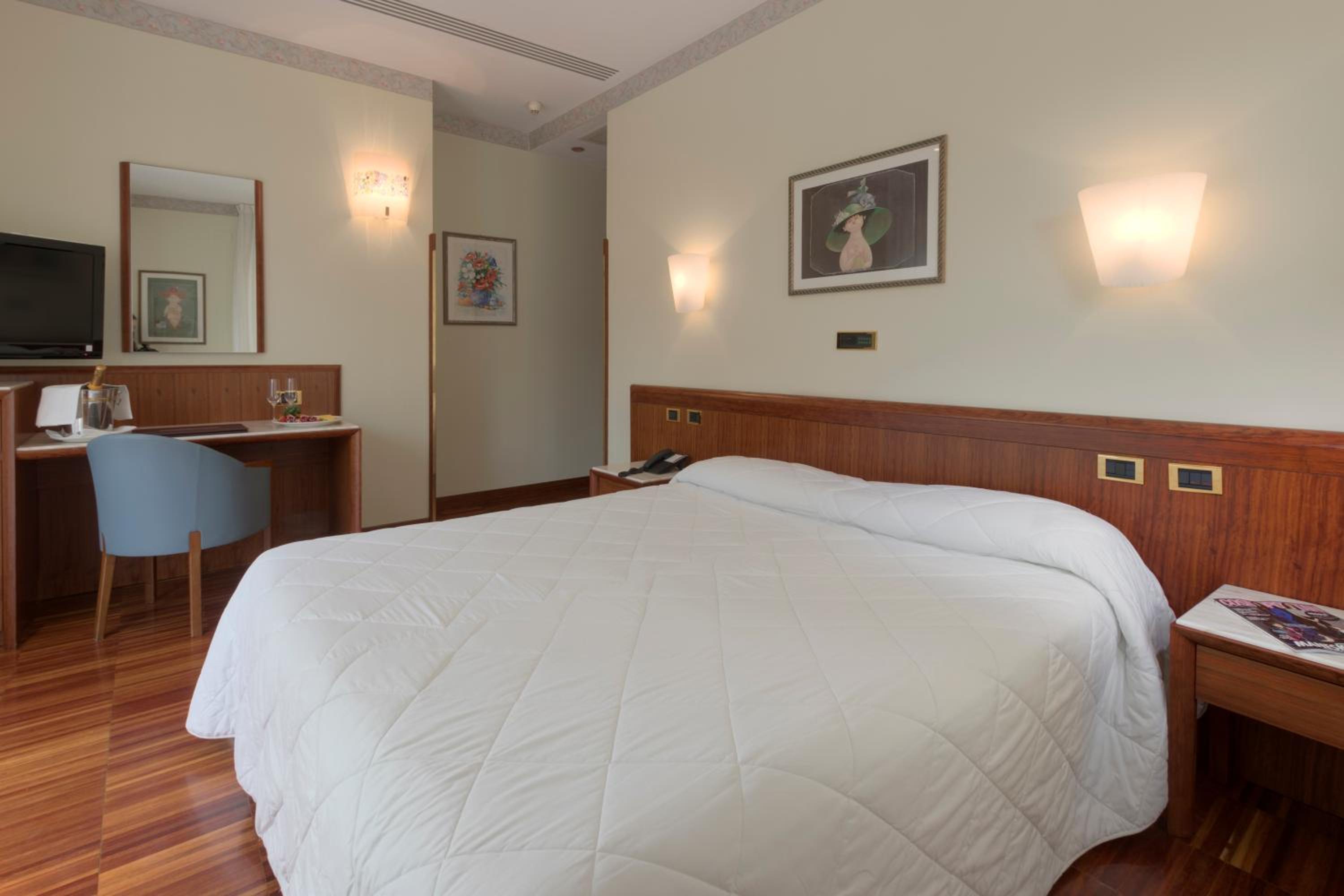 Double or Twin Room photo 2