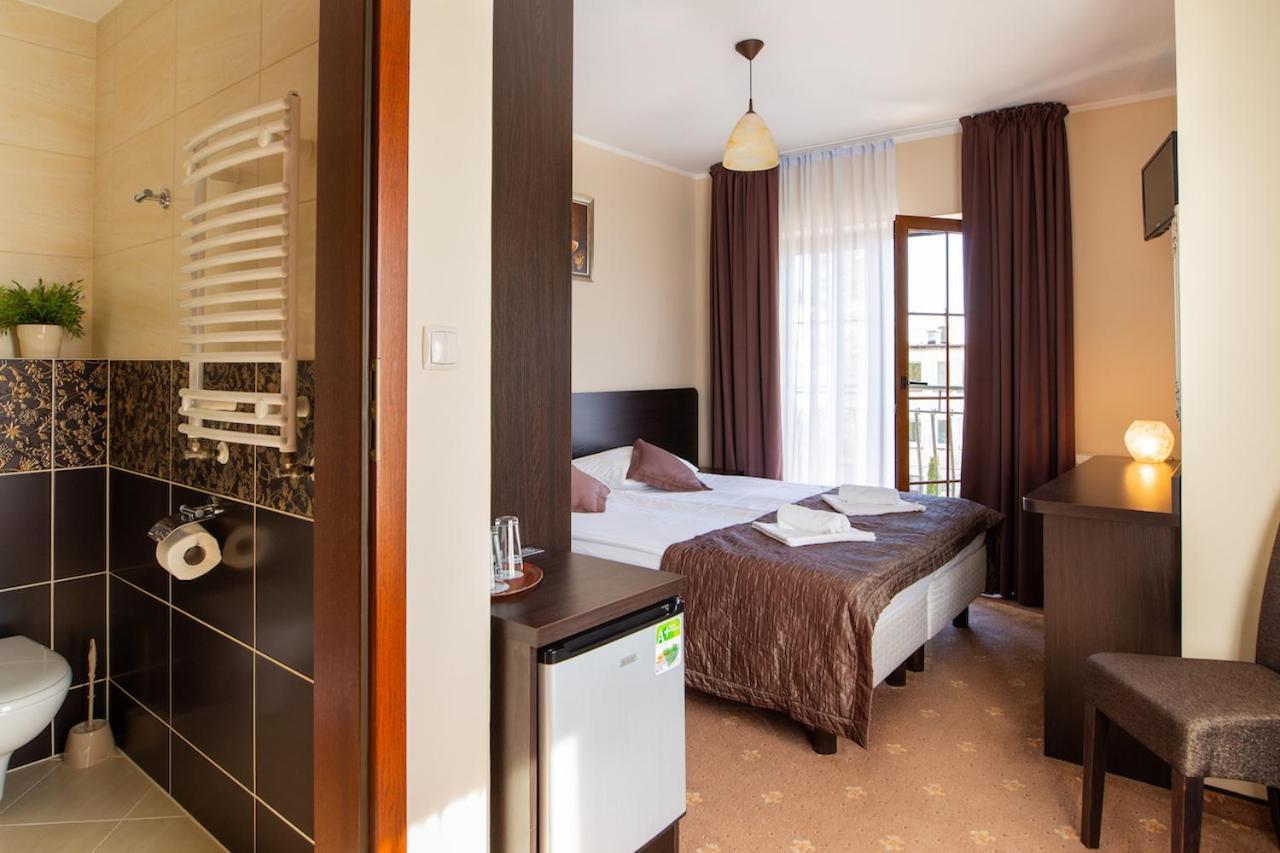 Double or Twin Room with Balcony - Photo 7