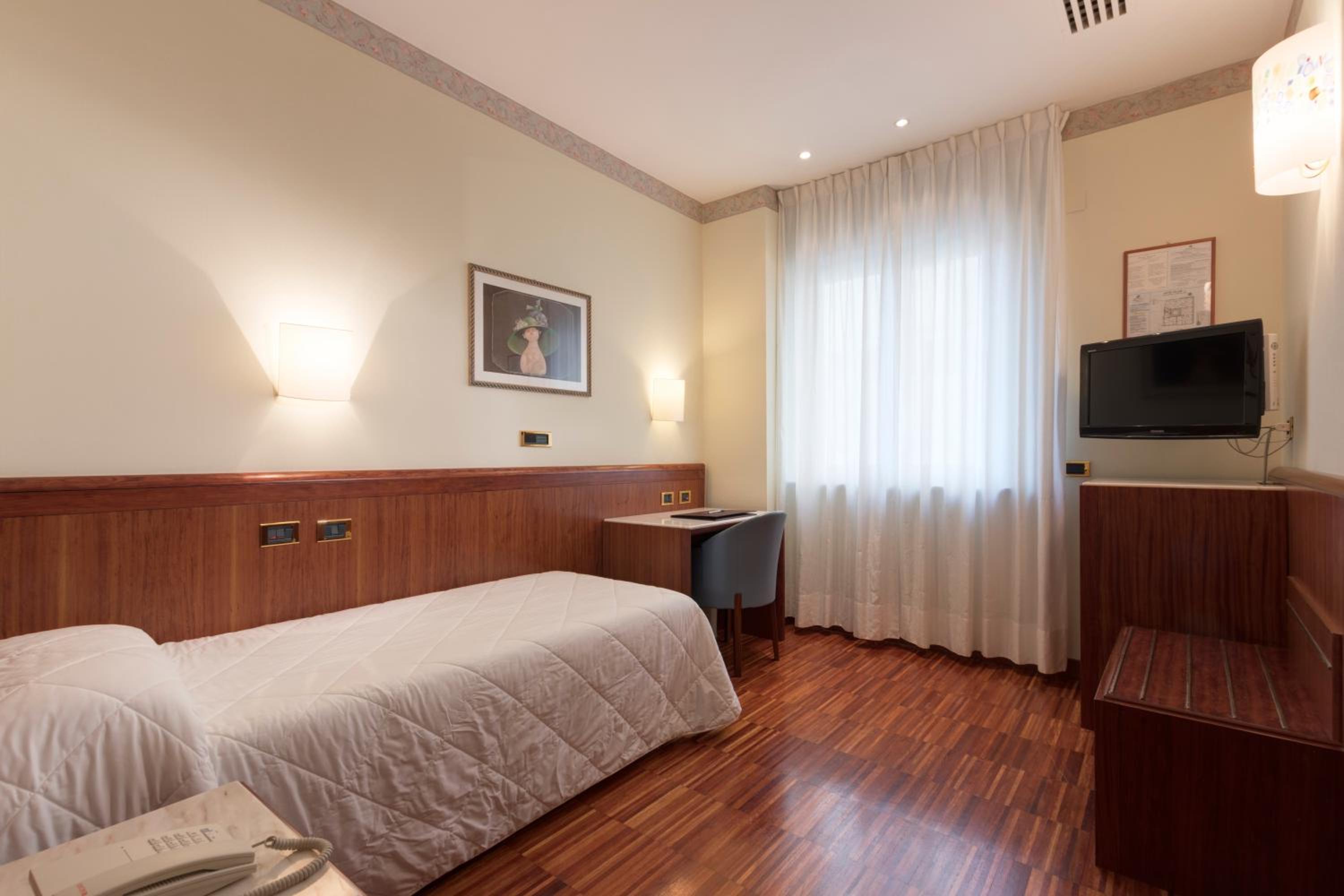 Single Room photo 3