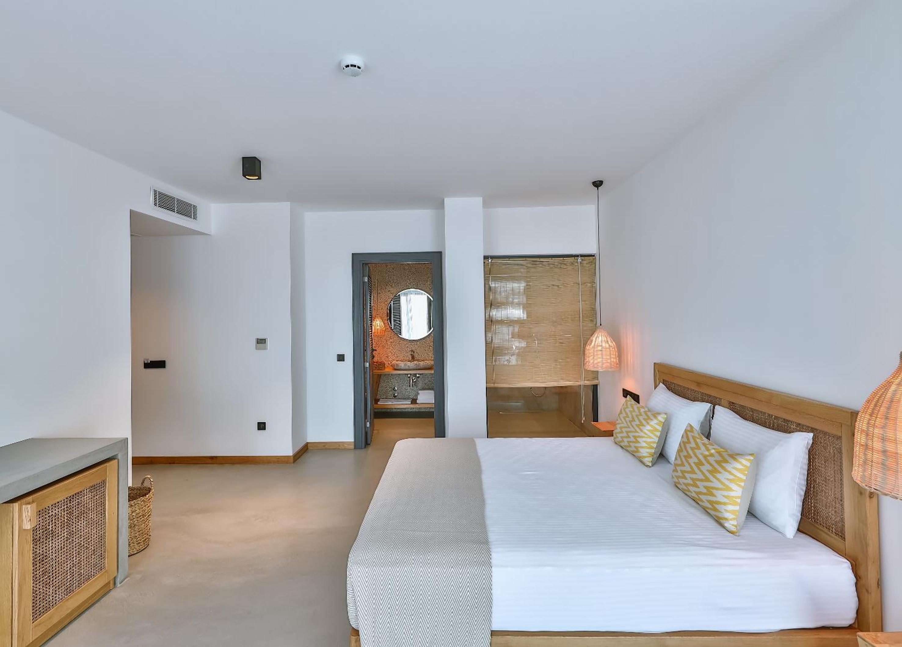 Double Room with Spa Bath - Photo 3