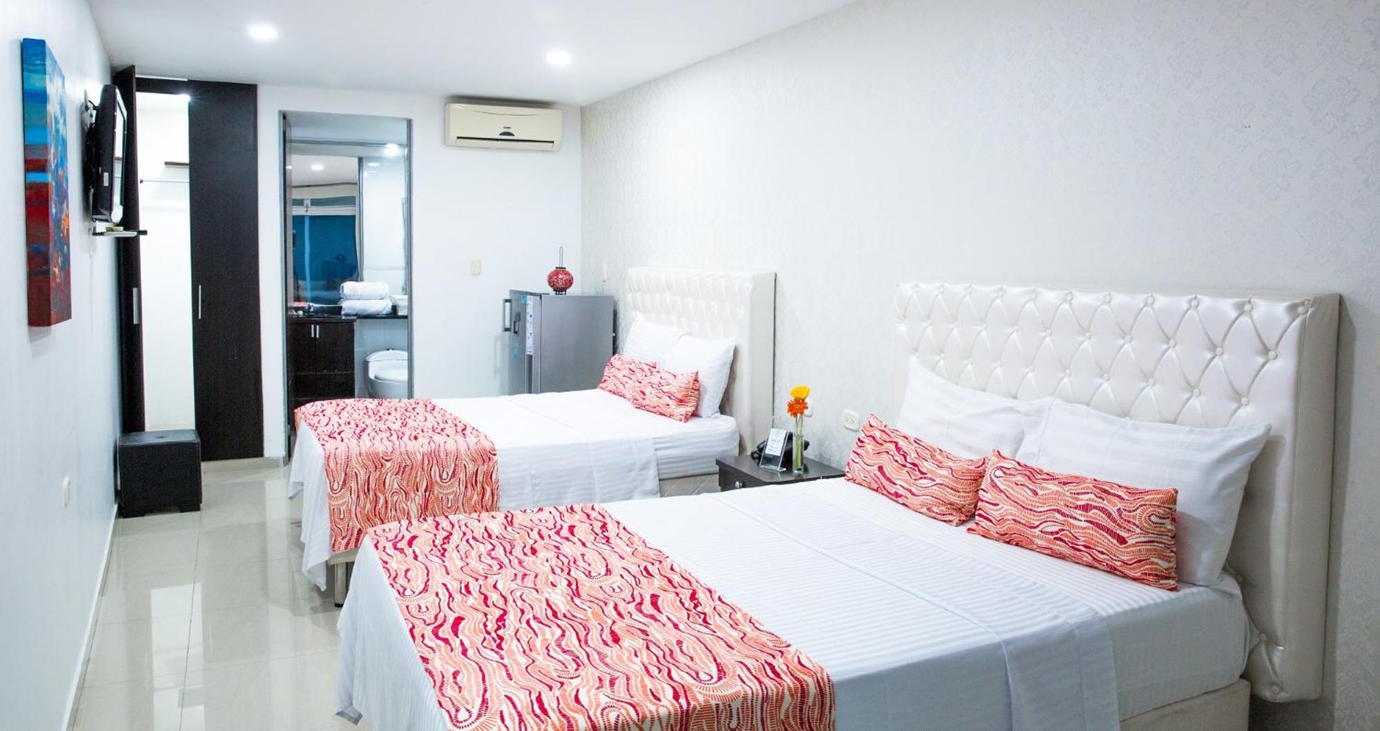 Queen Room with Two Queen Beds photo 1