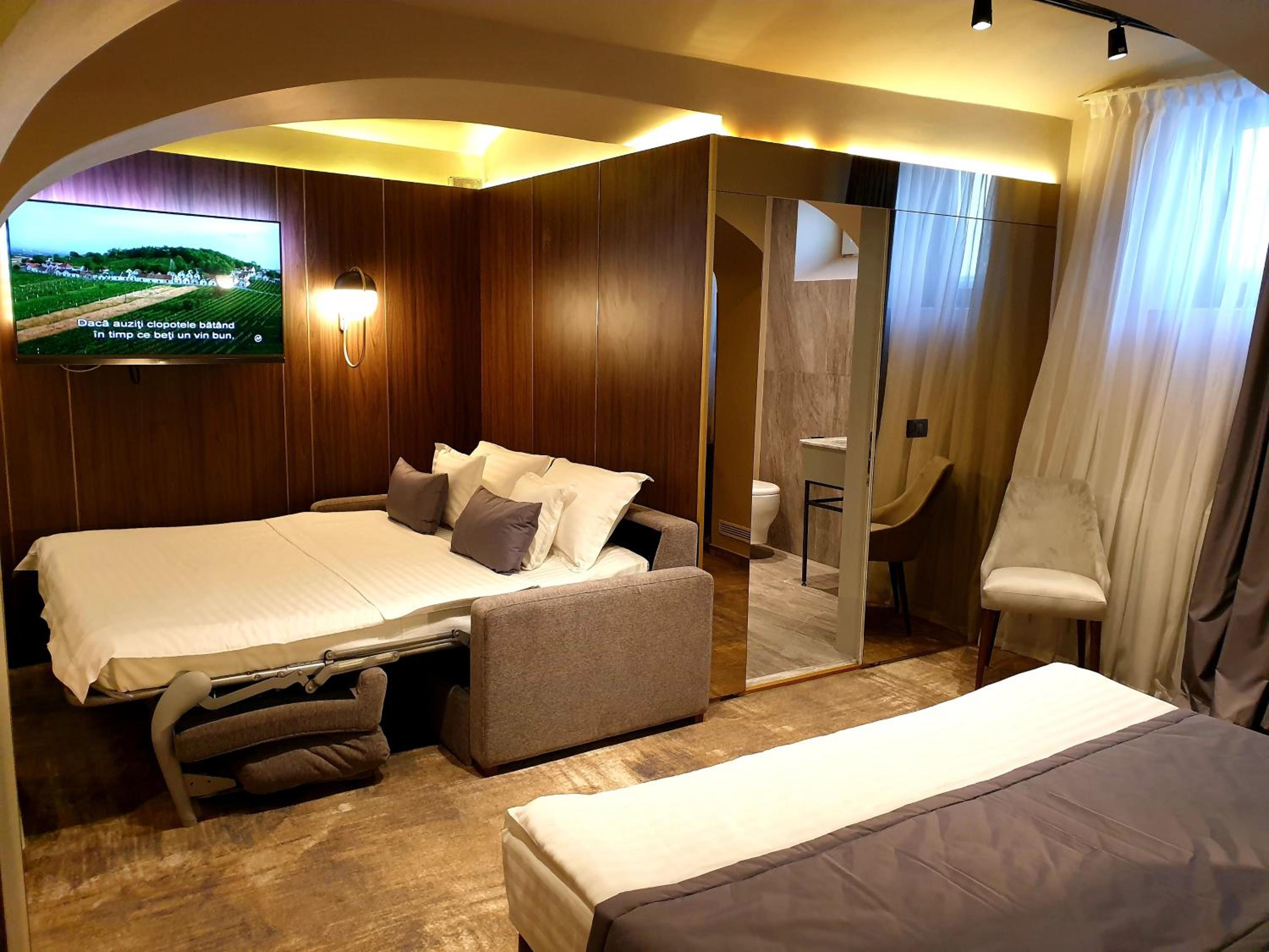 Standard Quadruple Room - Photo 8