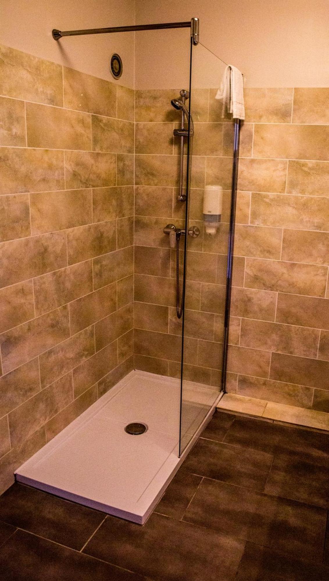 Standard Double Room - Photo 9