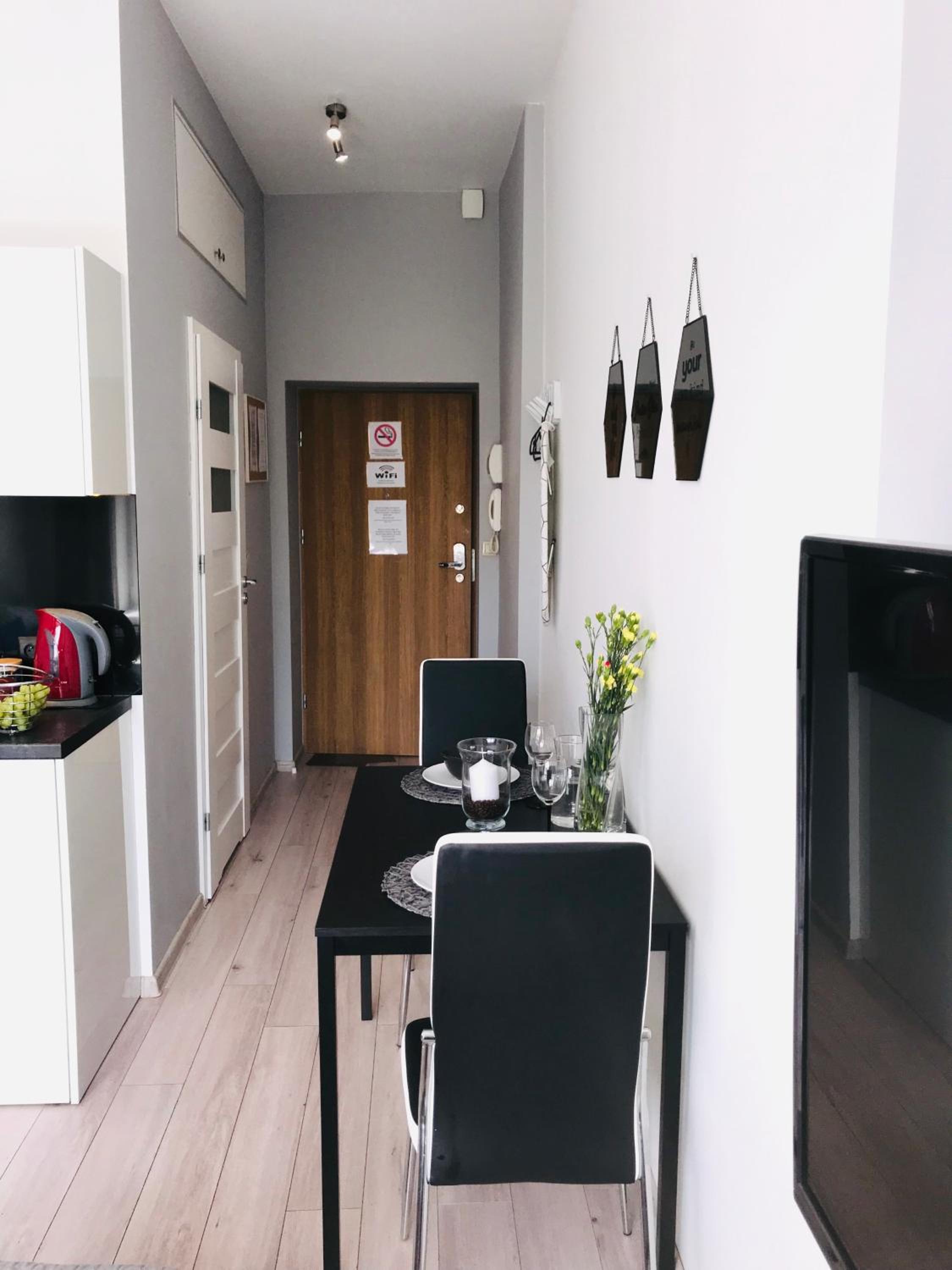 Apartment with Shower - Photo 2