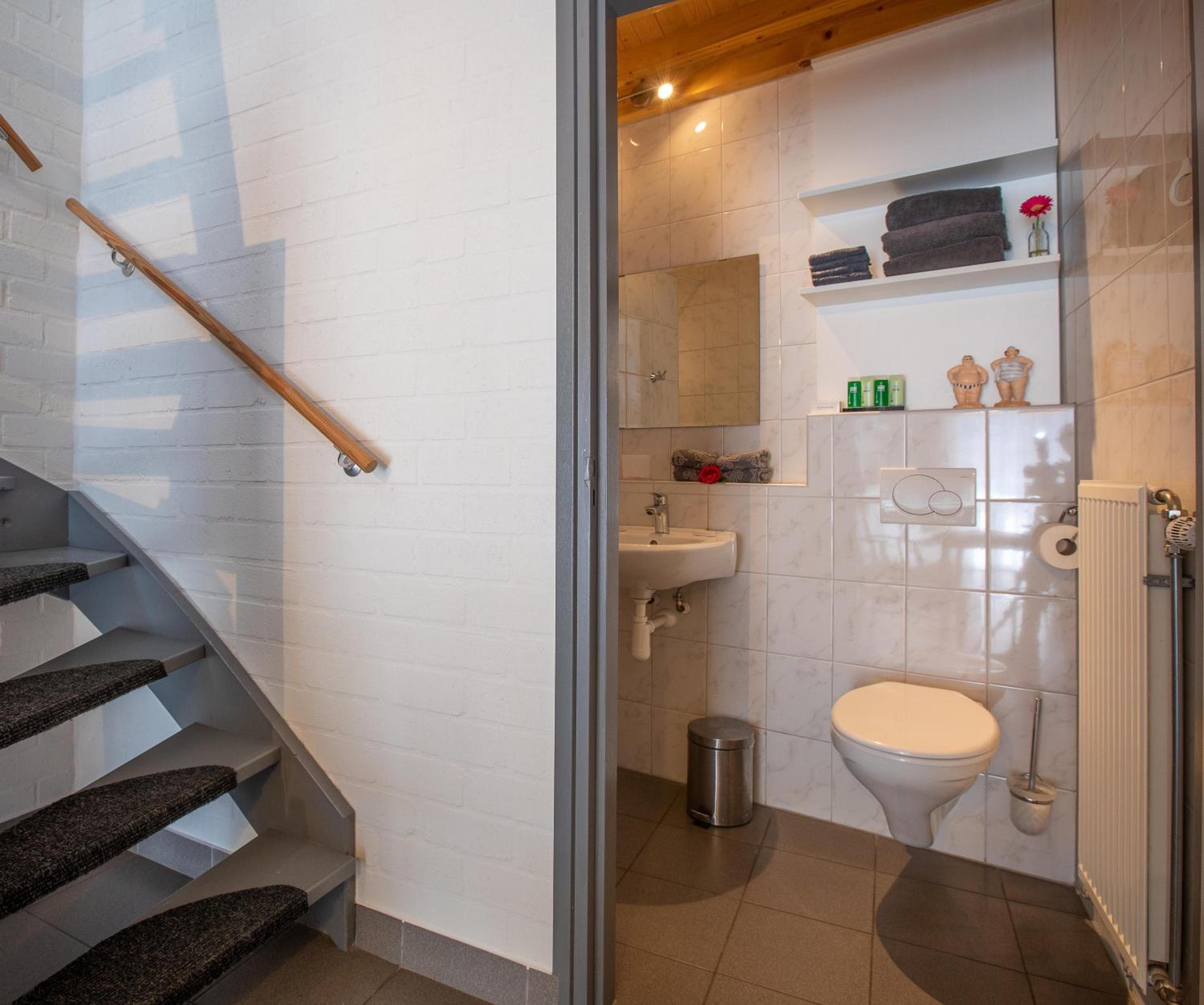 Double or Twin Room with Private Bathroom photo 2