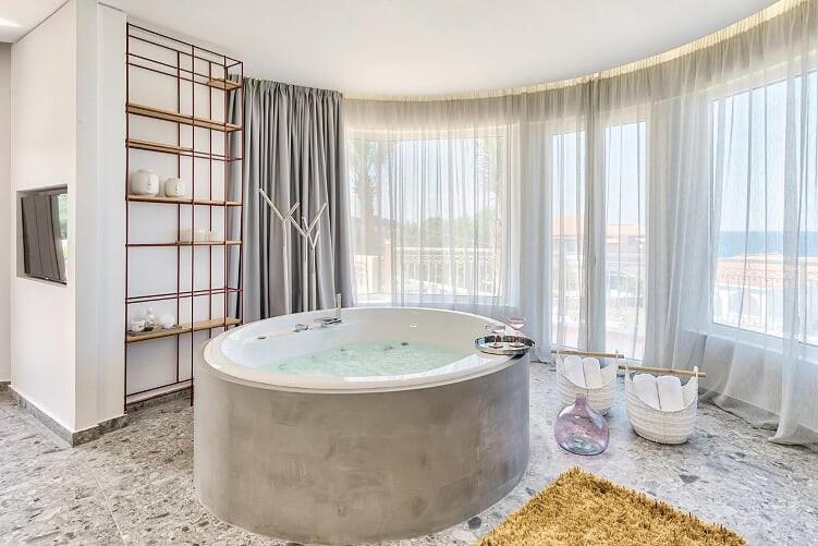 Superior Grand Suite with Spa Bath and Sea view  - Photo 16