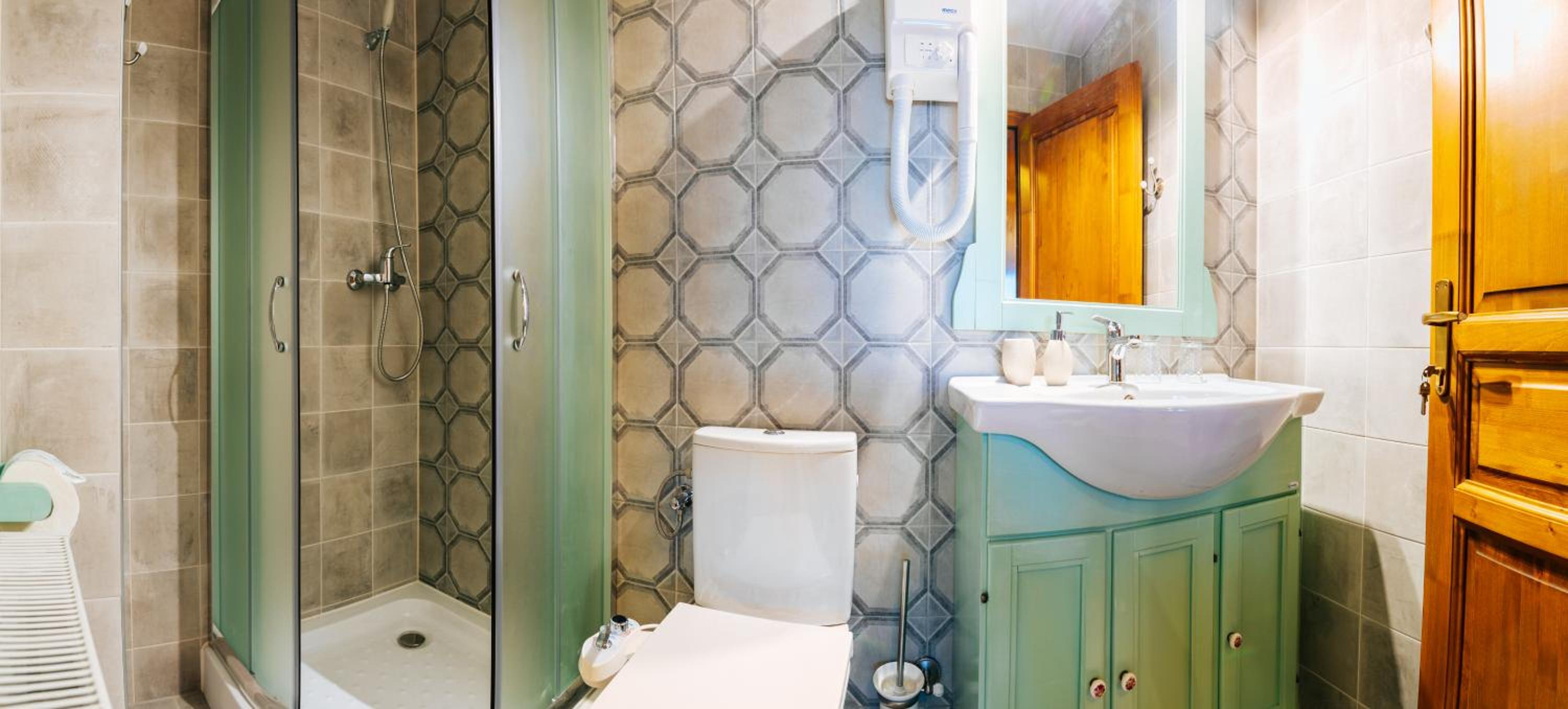 Large Double or Twin Room - Photo 9