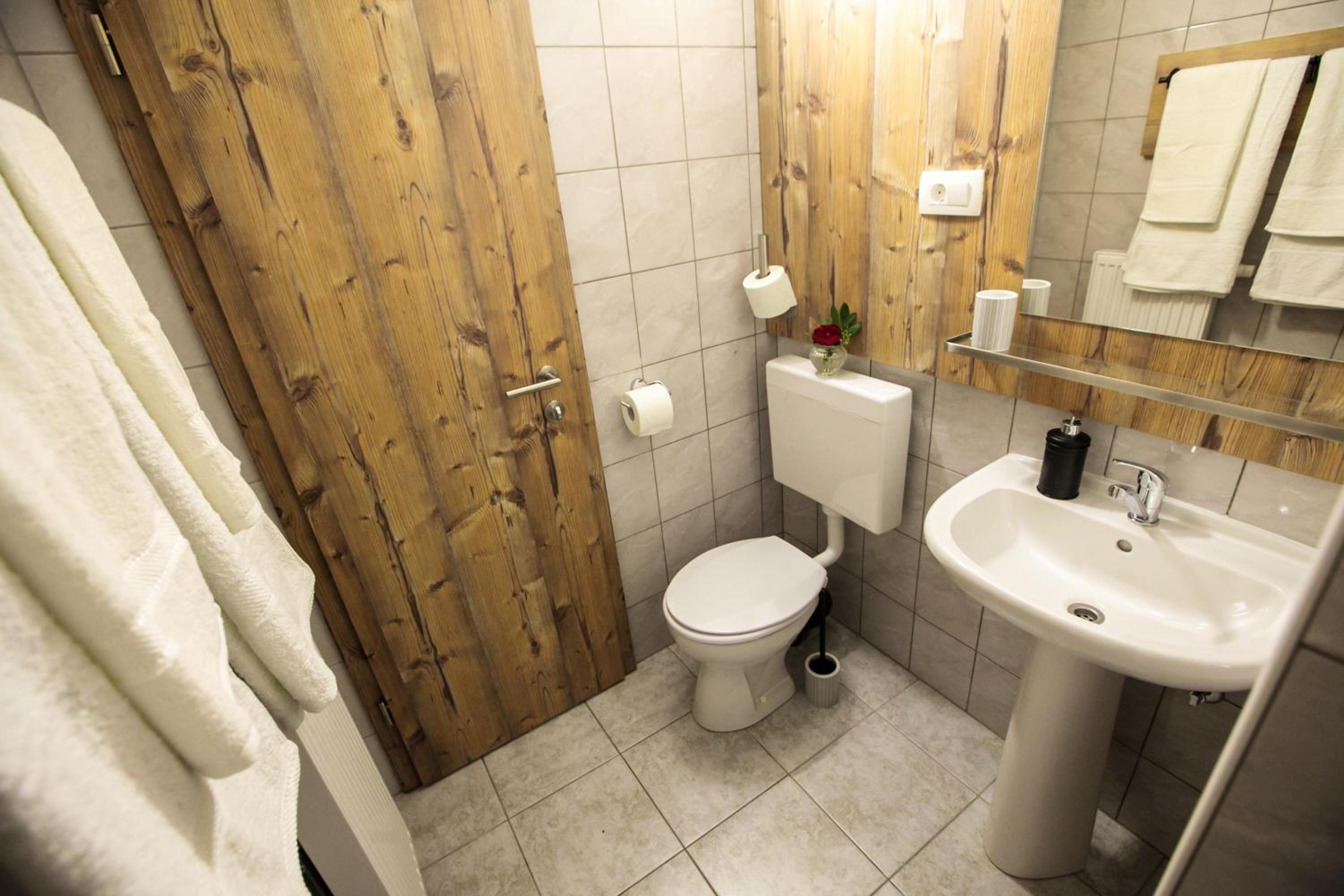 Deluxe Double or Twin Room with Balcony - Photo 5
