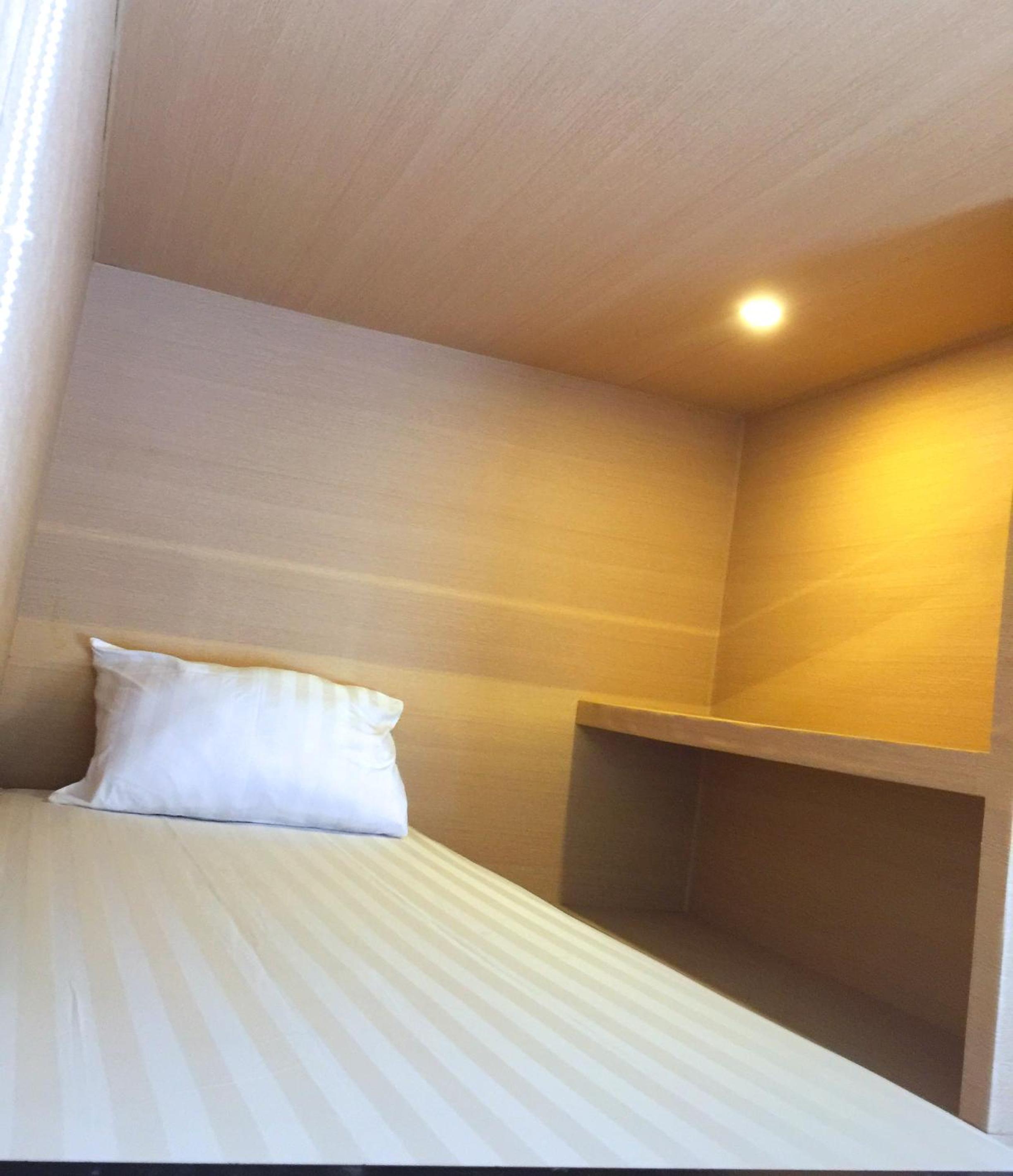 Single Bed in 4 - Bed Dormitory Room with MotorBike photo 3