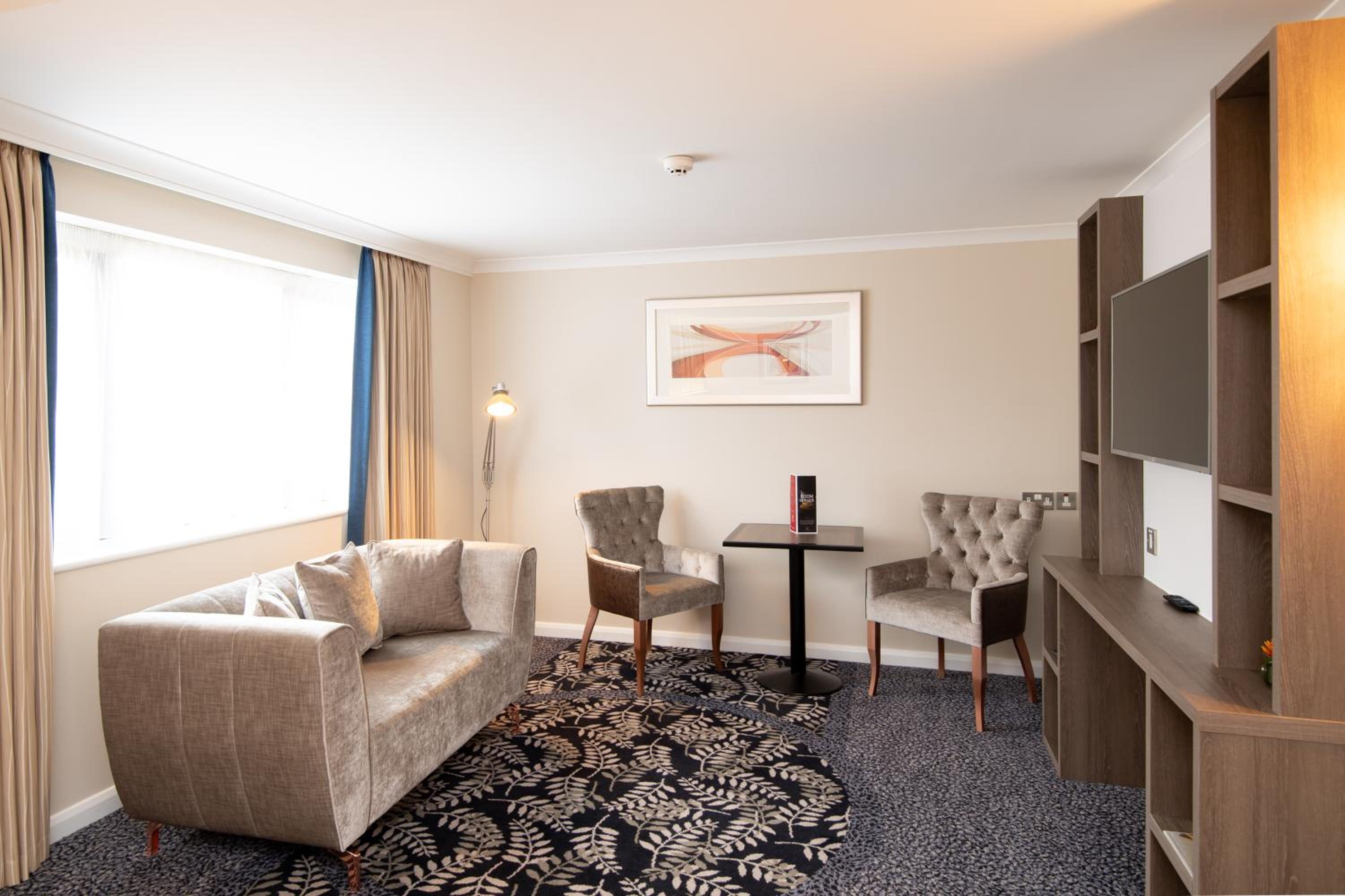 Suite - Photo 20
