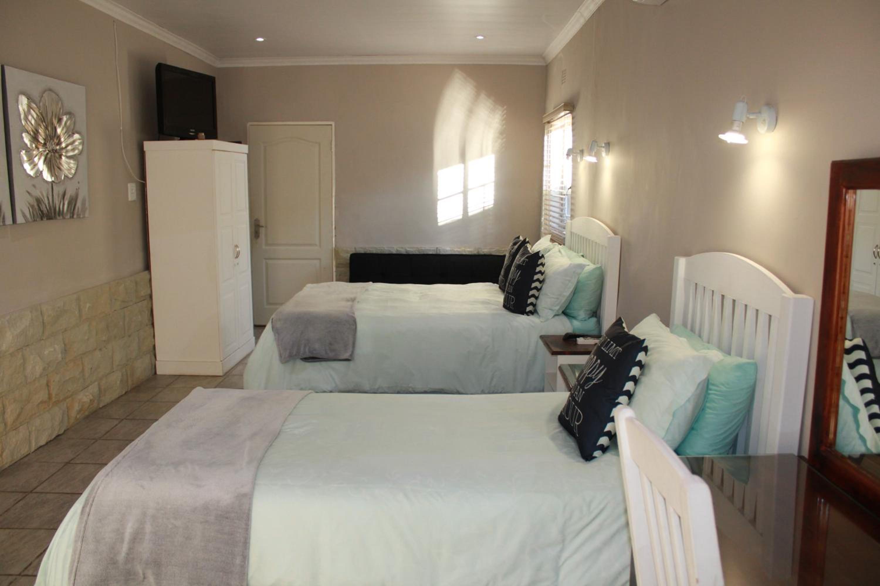 Family Room - Photo 3