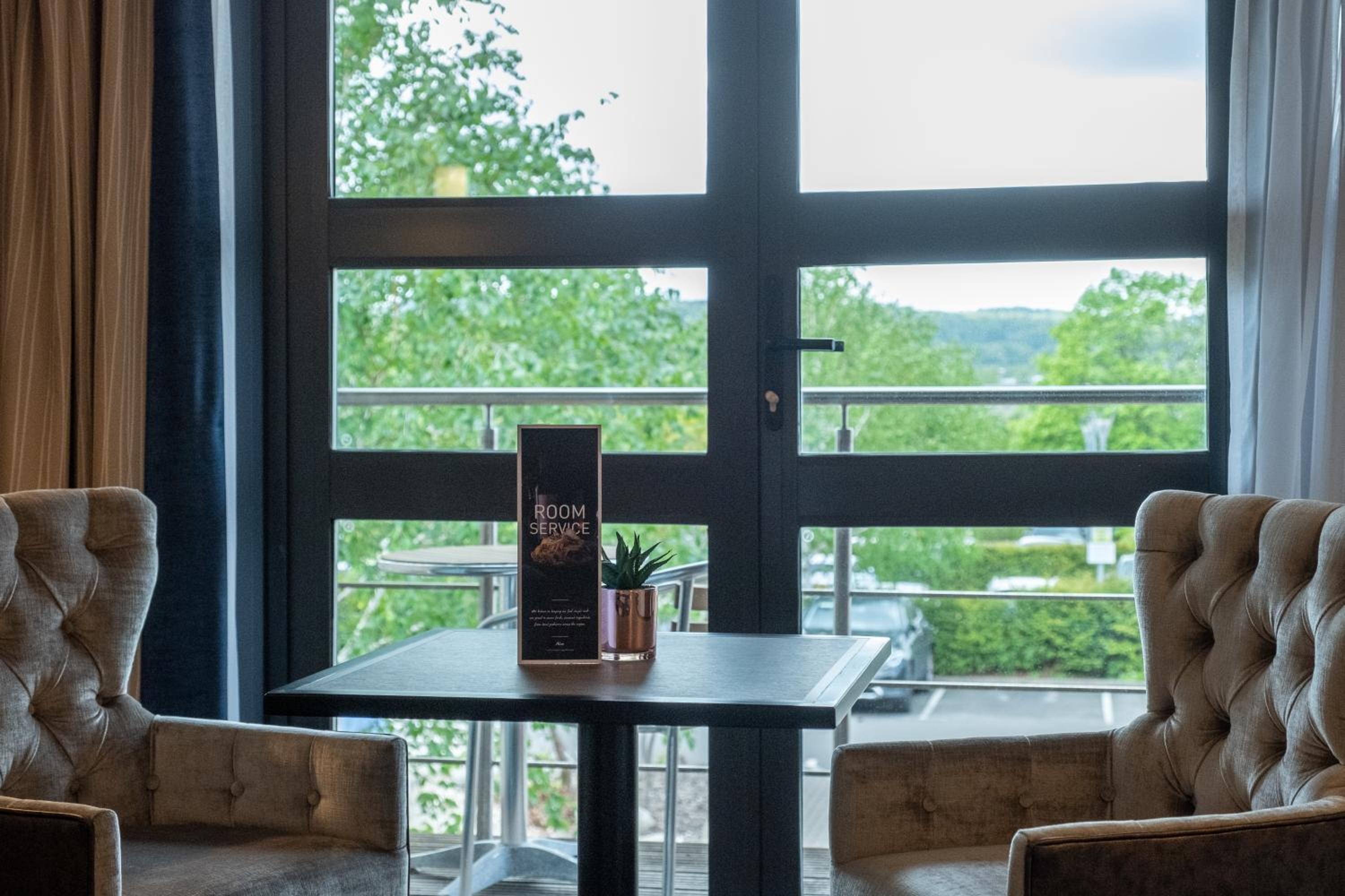 Suite - Photo 17