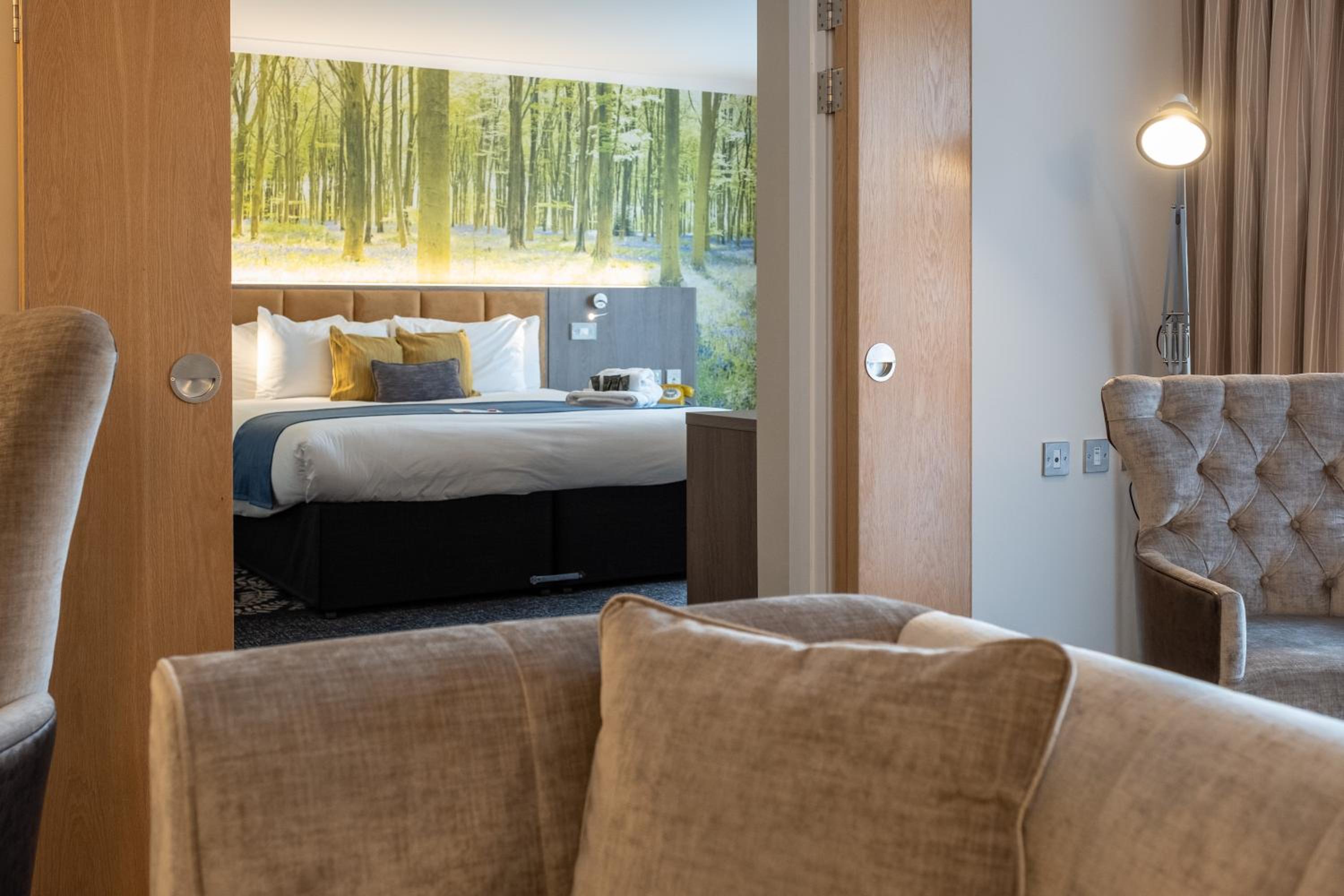 Suite - Photo 19