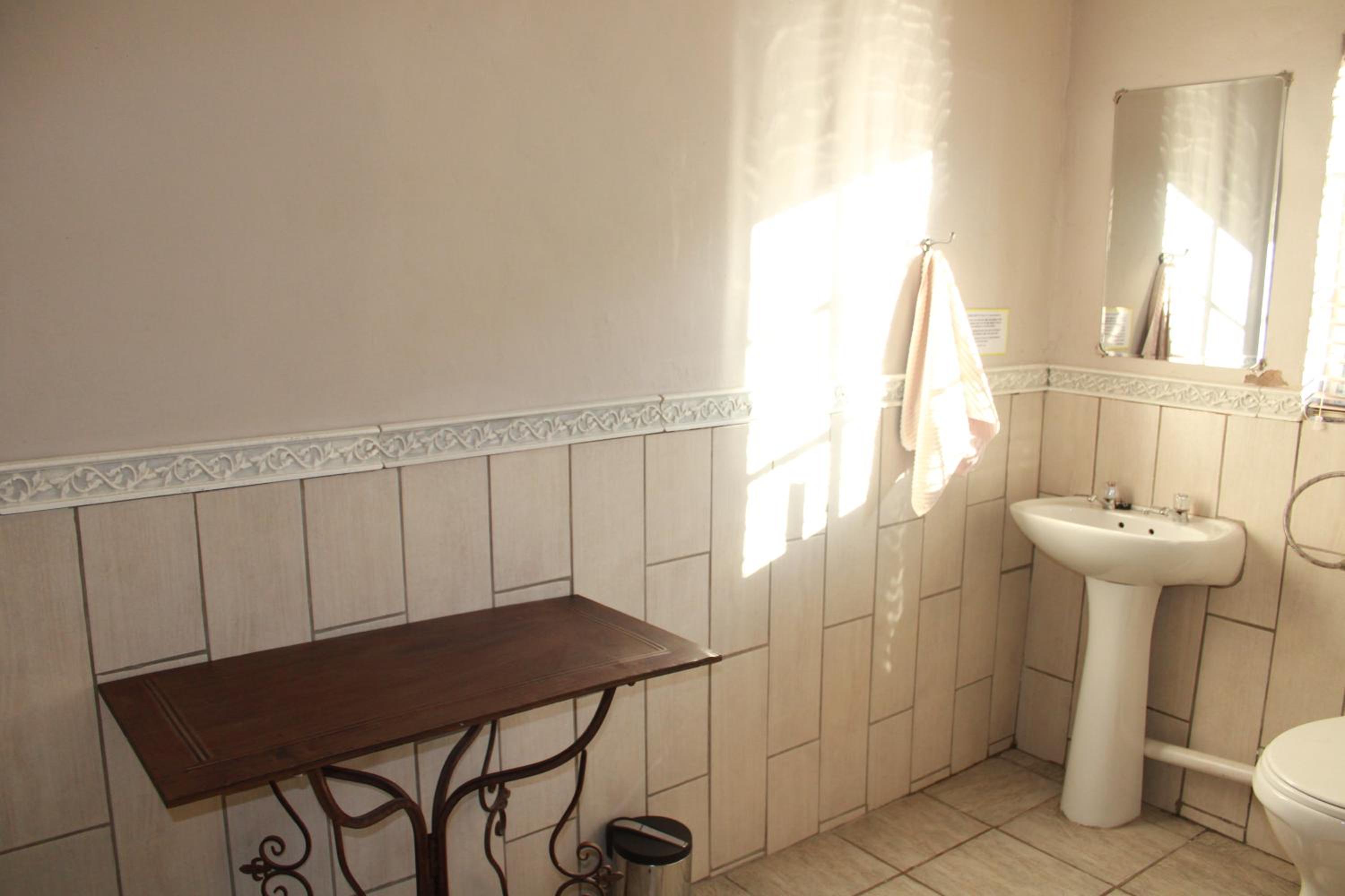 Family Room - Photo 10