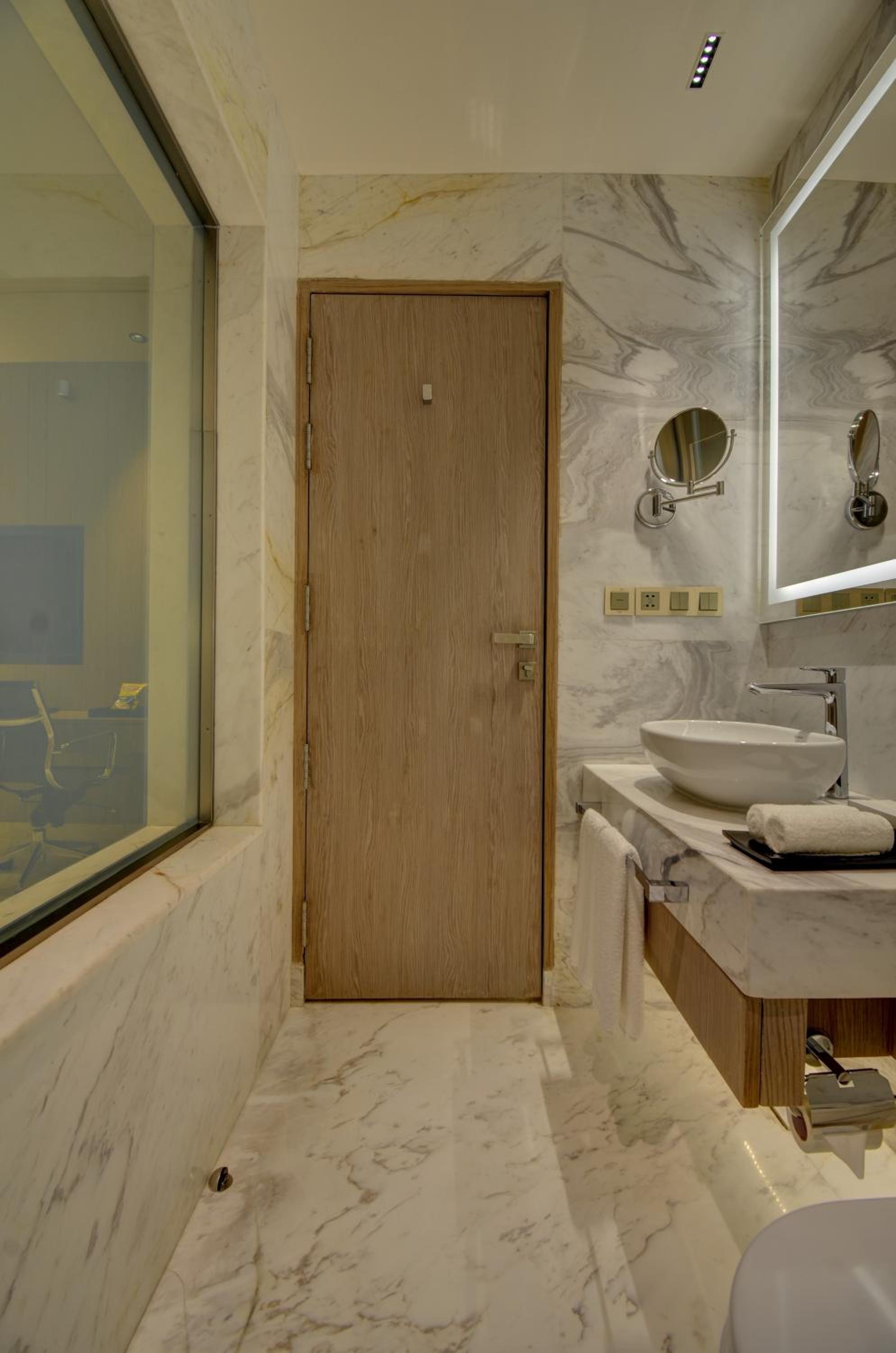 Deluxe Double Room - Photo 8