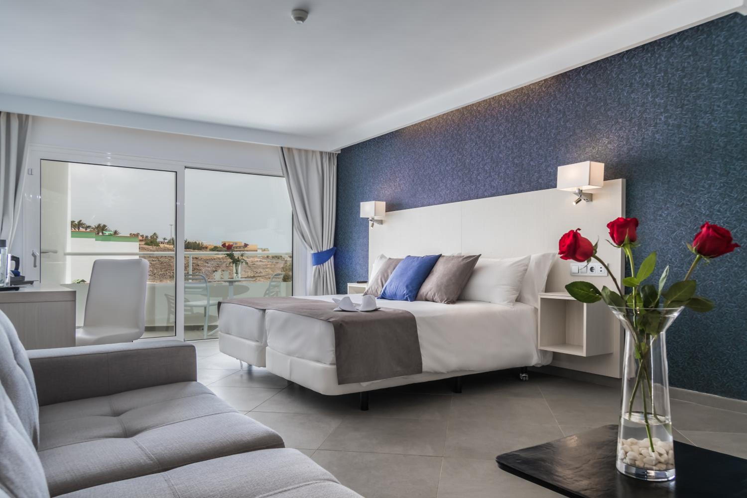 Habitación Doble Deluxe con Vista Lateral al Mar