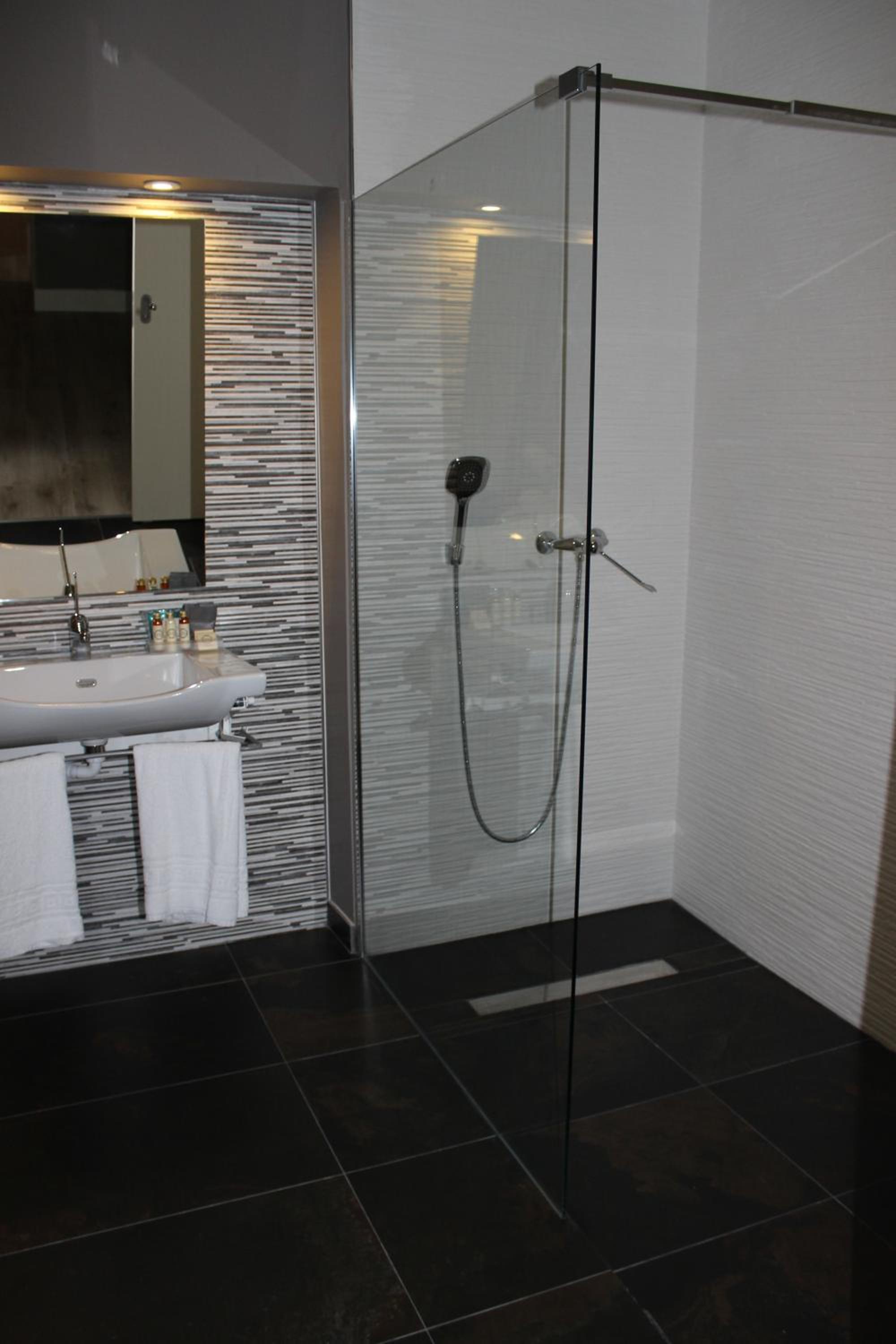 Standard Double Room - Photo 2