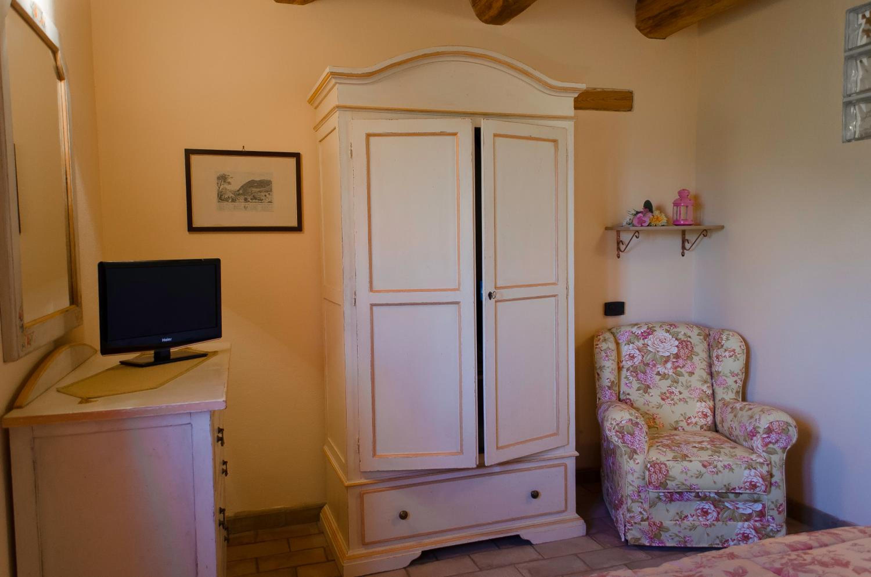 Double Room - Photo 5
