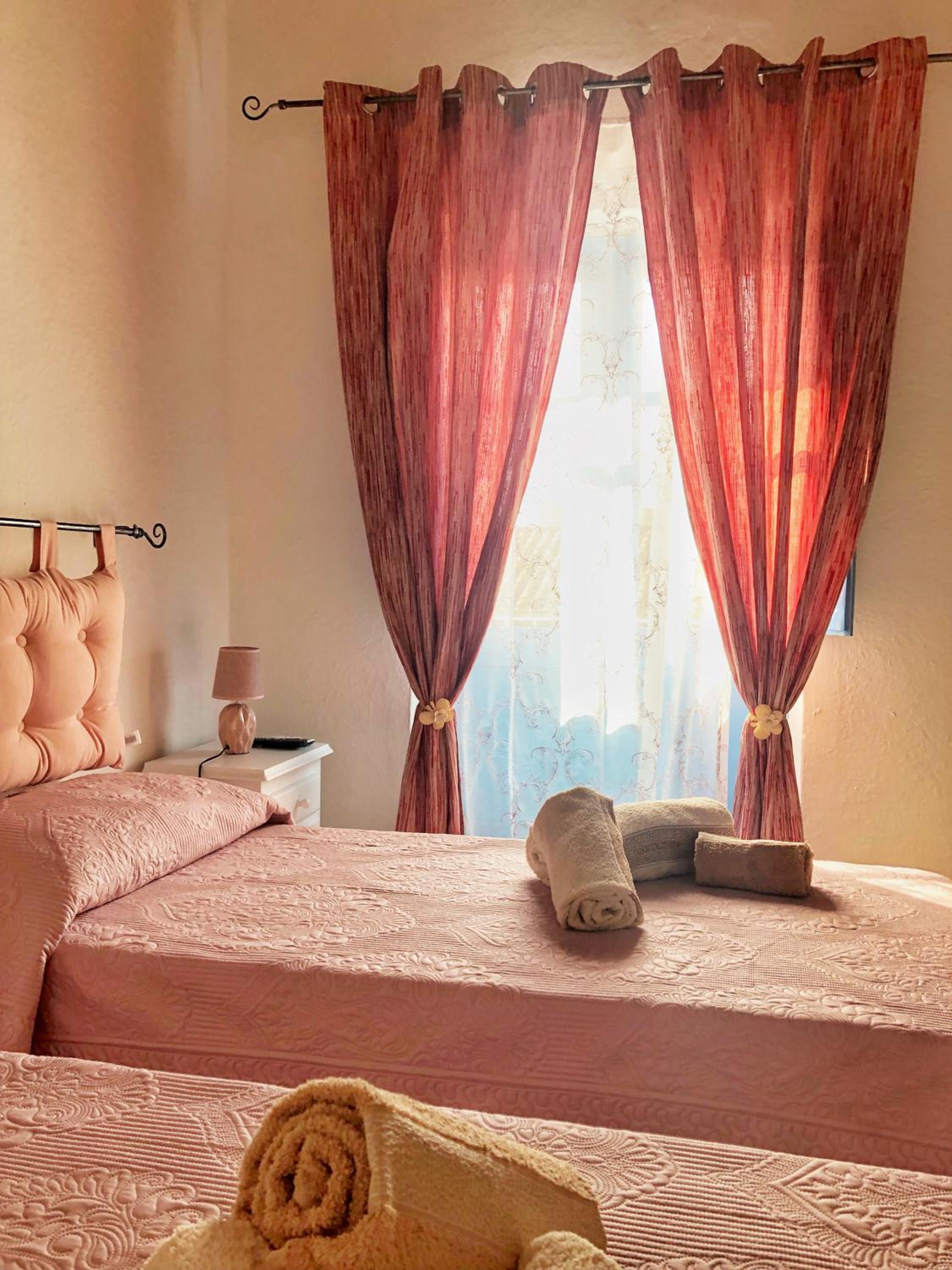 Twin Room with Private Bathroom photo 2