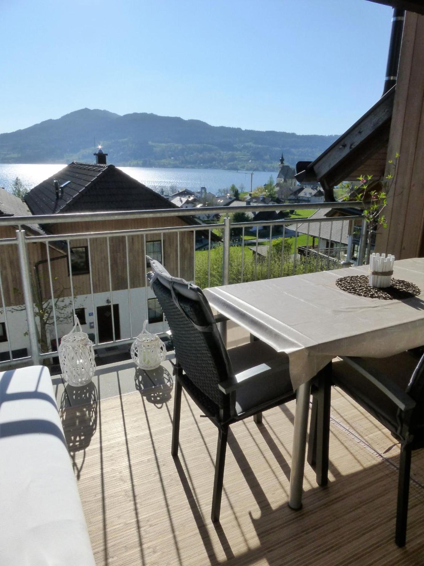 Apartment with Lake View photo 2