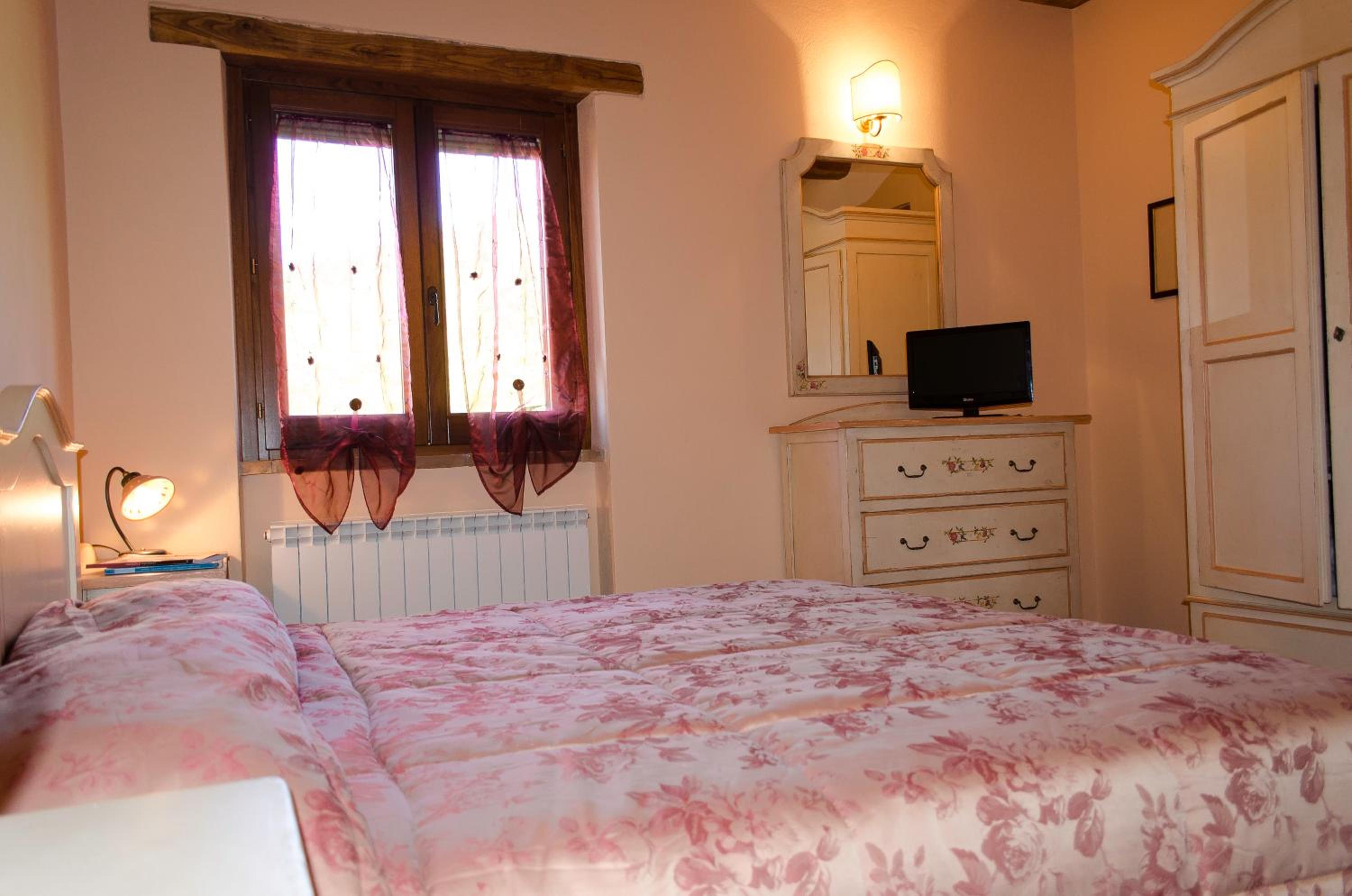 Double Room - Photo 3