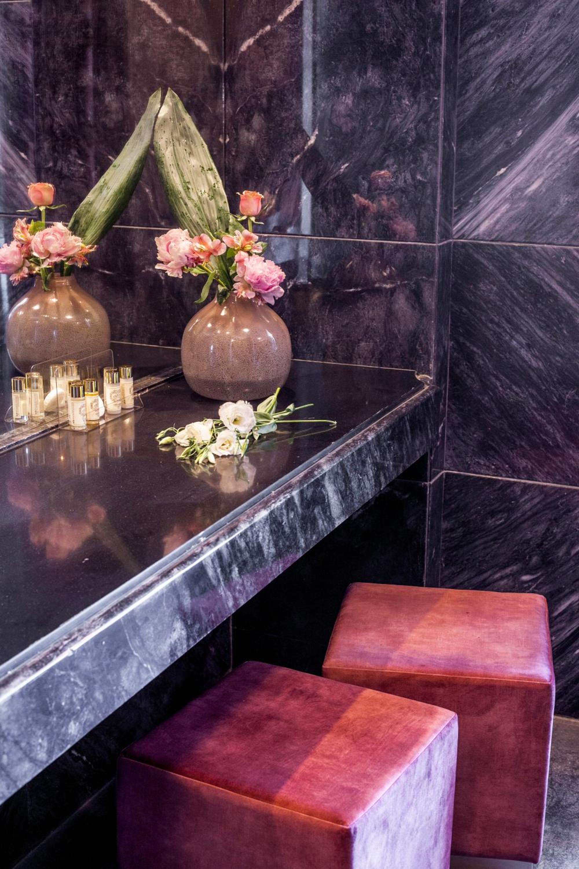 Executive Suite - Photo 4