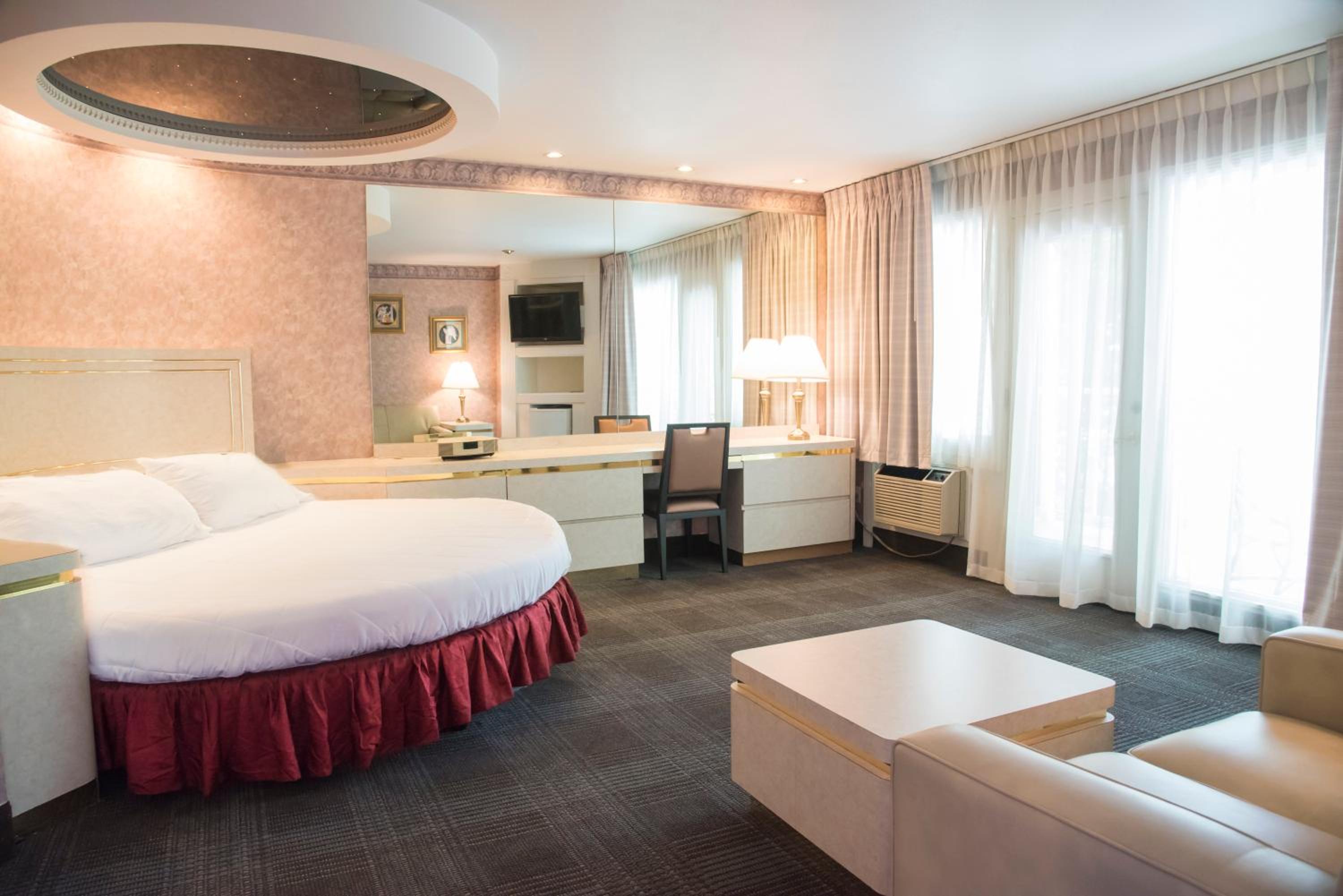 Harbour Tower Suite  photo 3