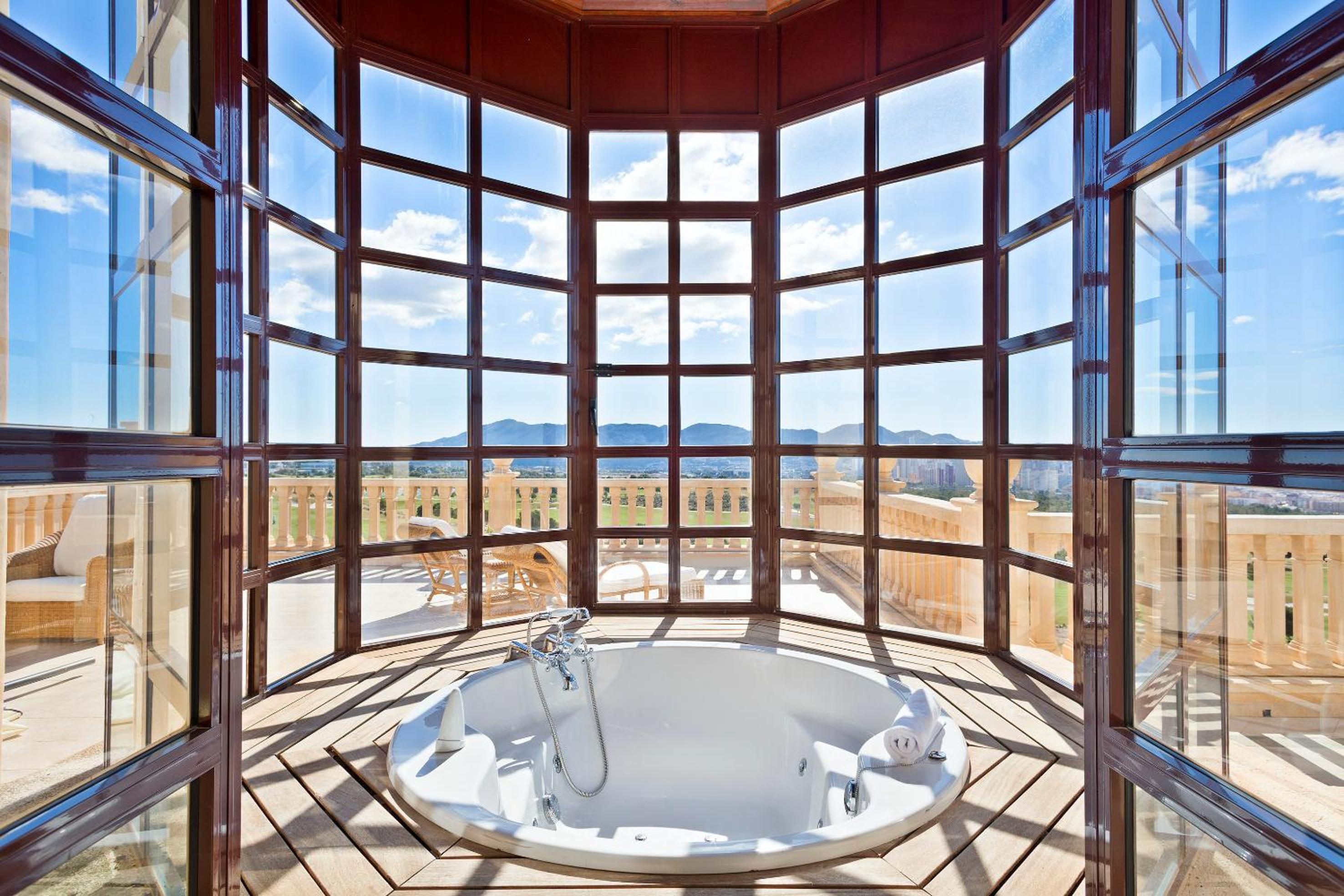 Penthouse The Level with Whirlpool - Photo 15