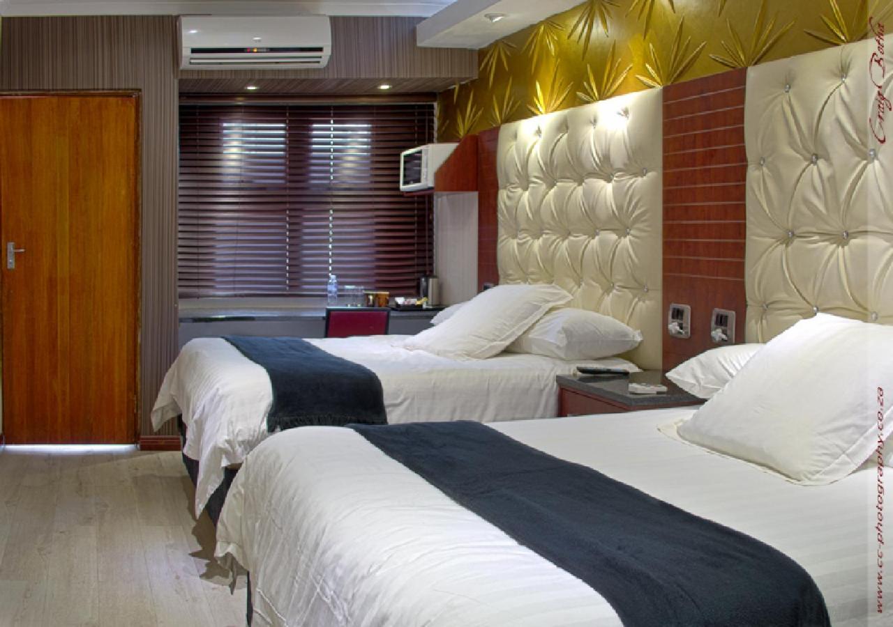 Twin Room - Photo 2