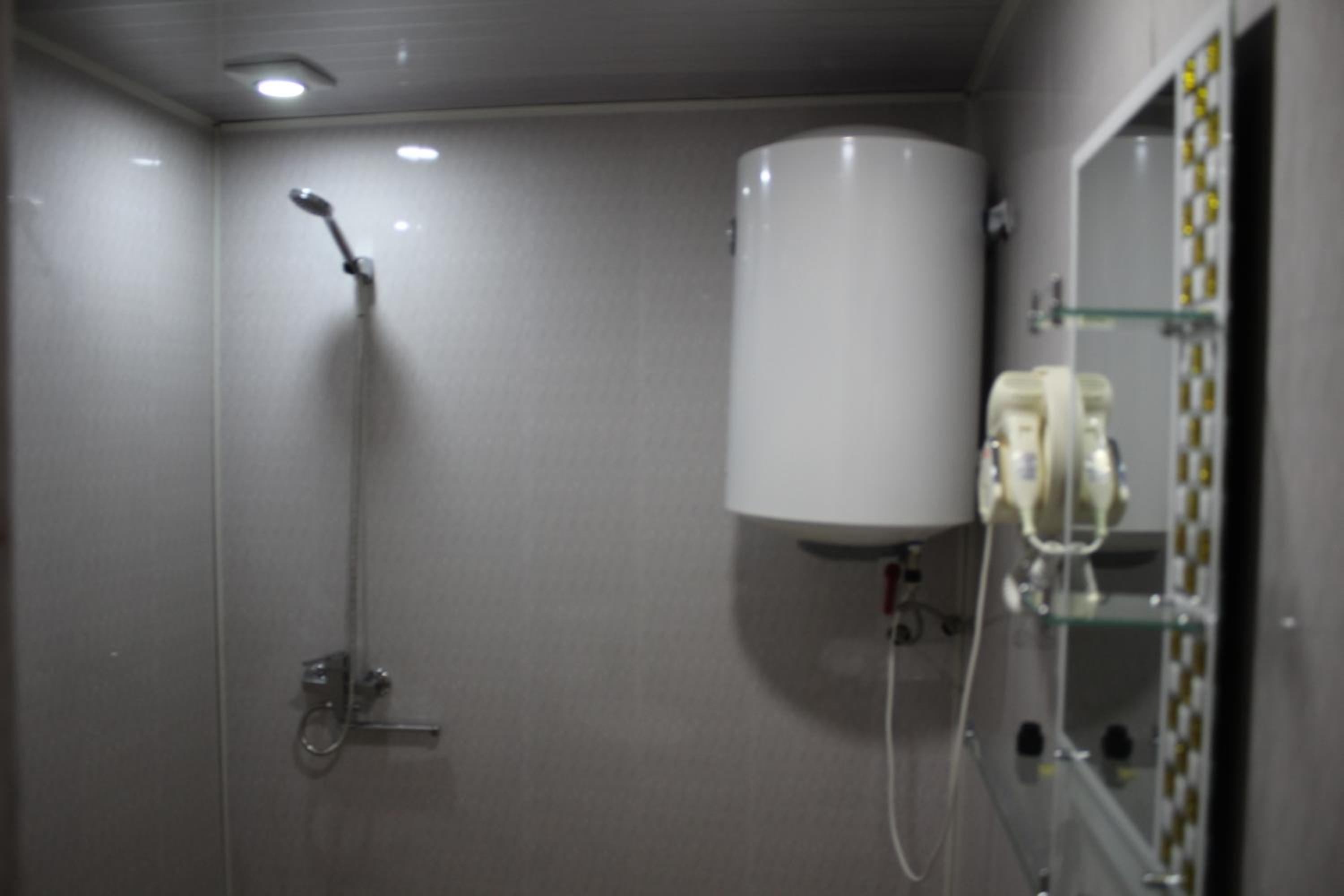 Double Room with Private Bathroom - Photo 7