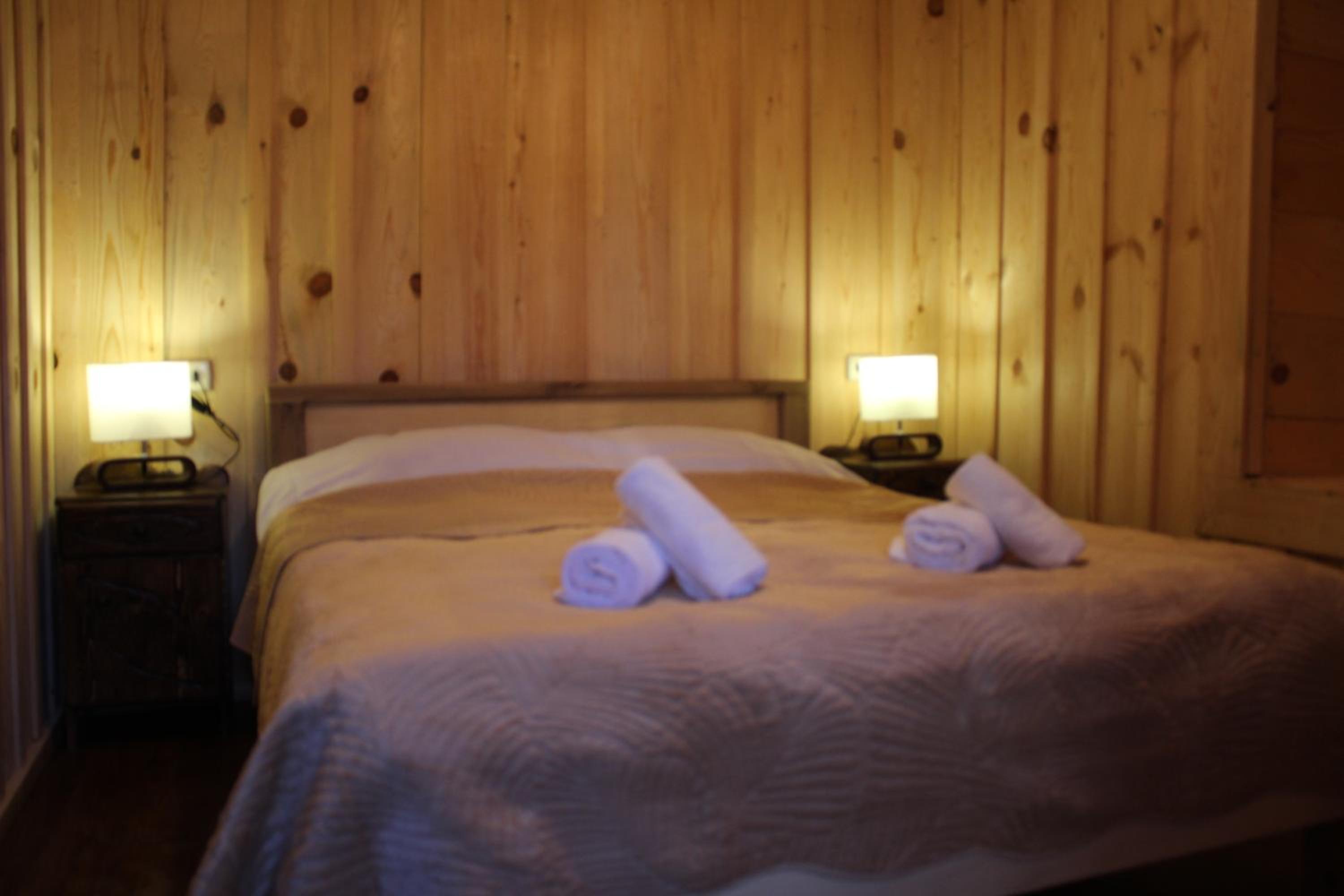 Double Room with Private Bathroom - Photo 2