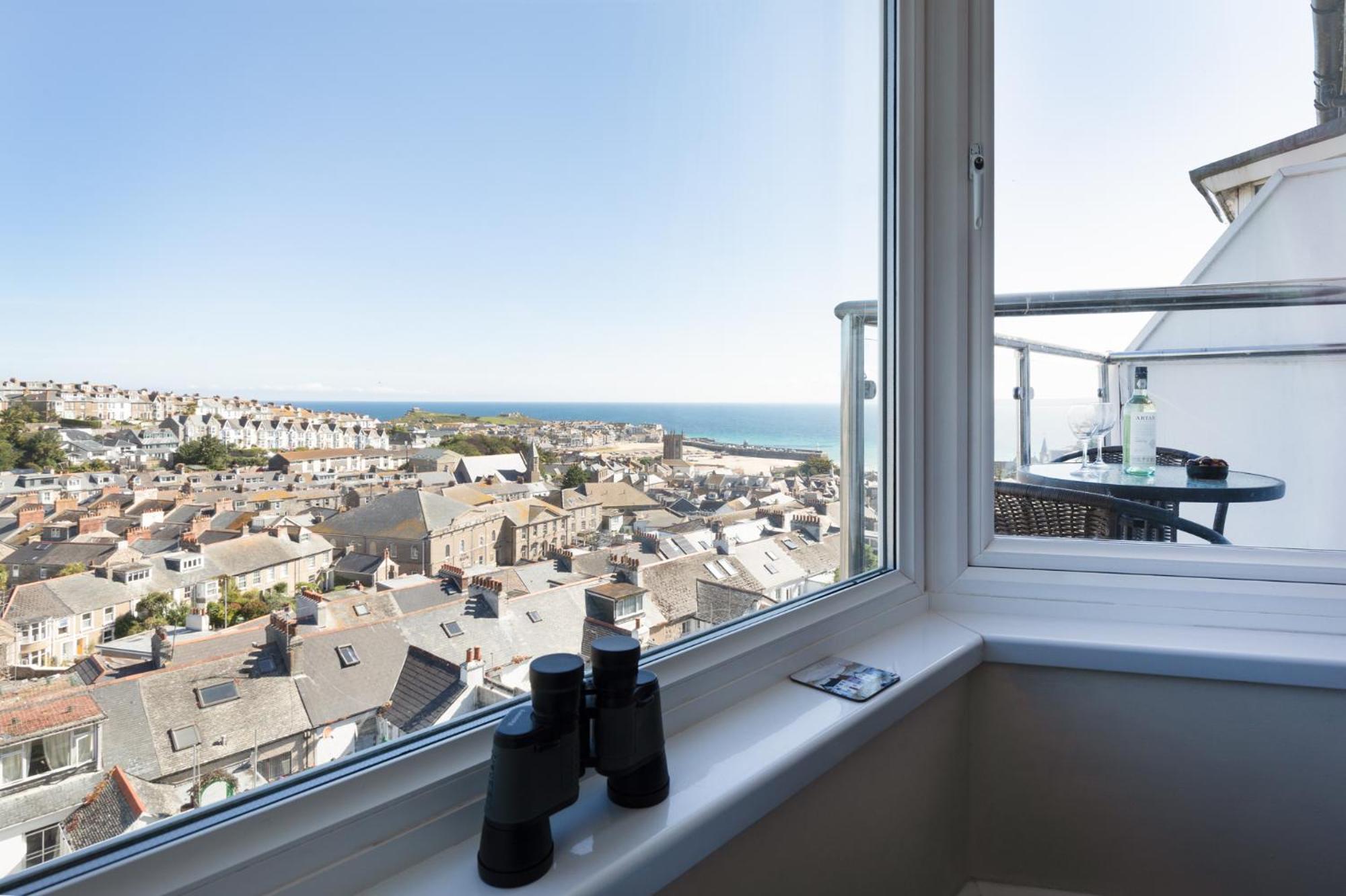 Deluxe Double Room with Balcony and Sea View photo 3