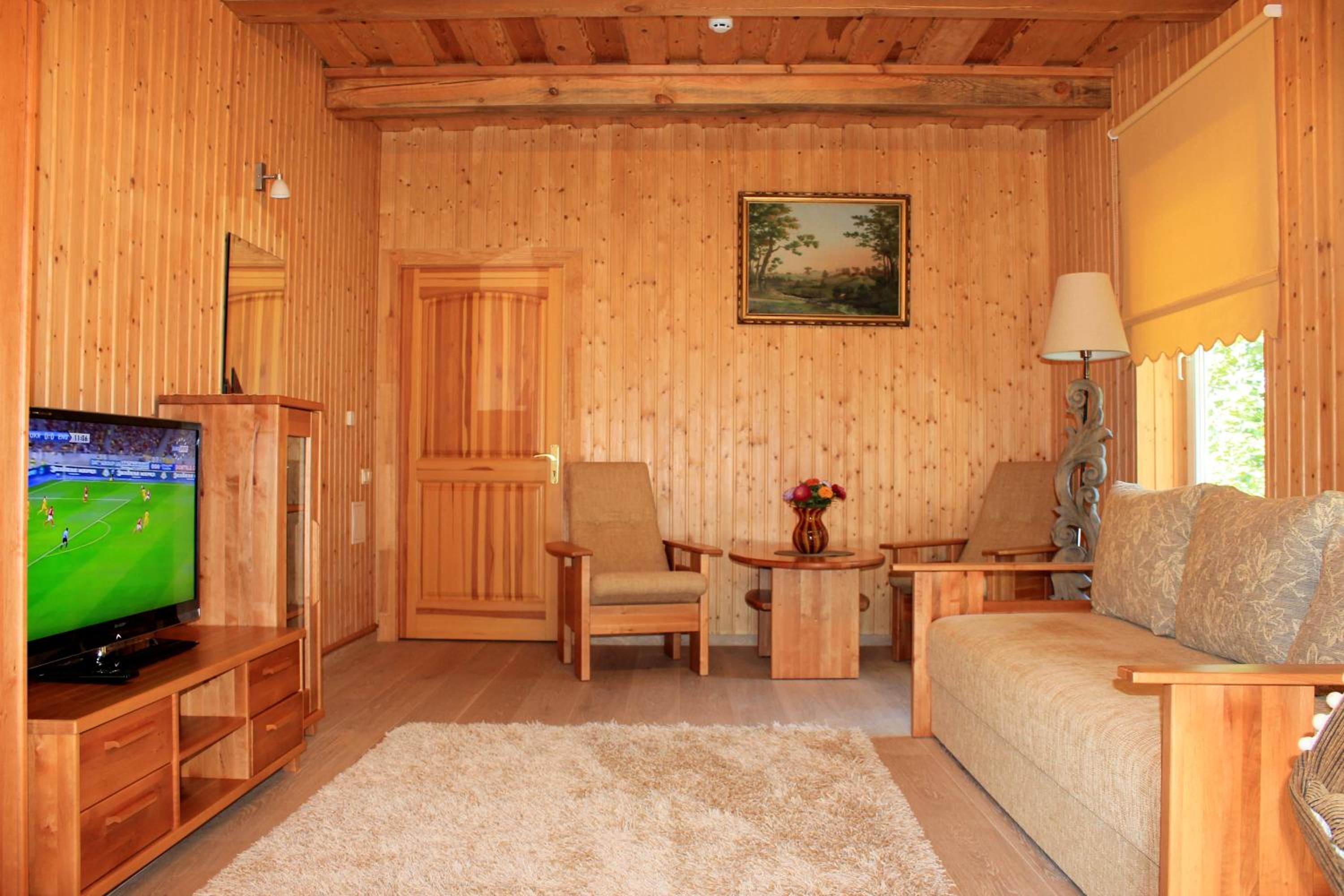 Suite - Photo 1