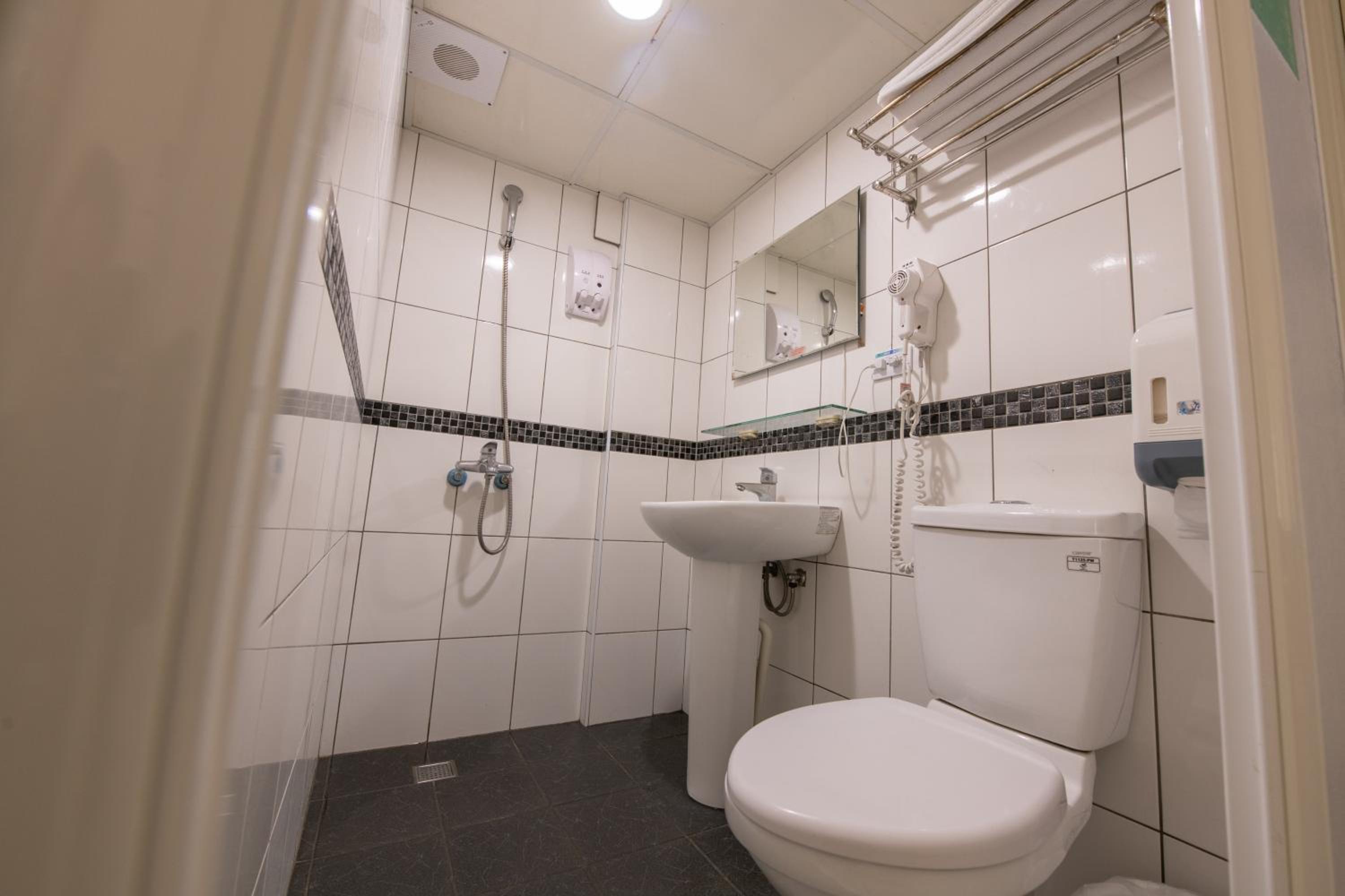 Single Room With Private Bathroom photo 2