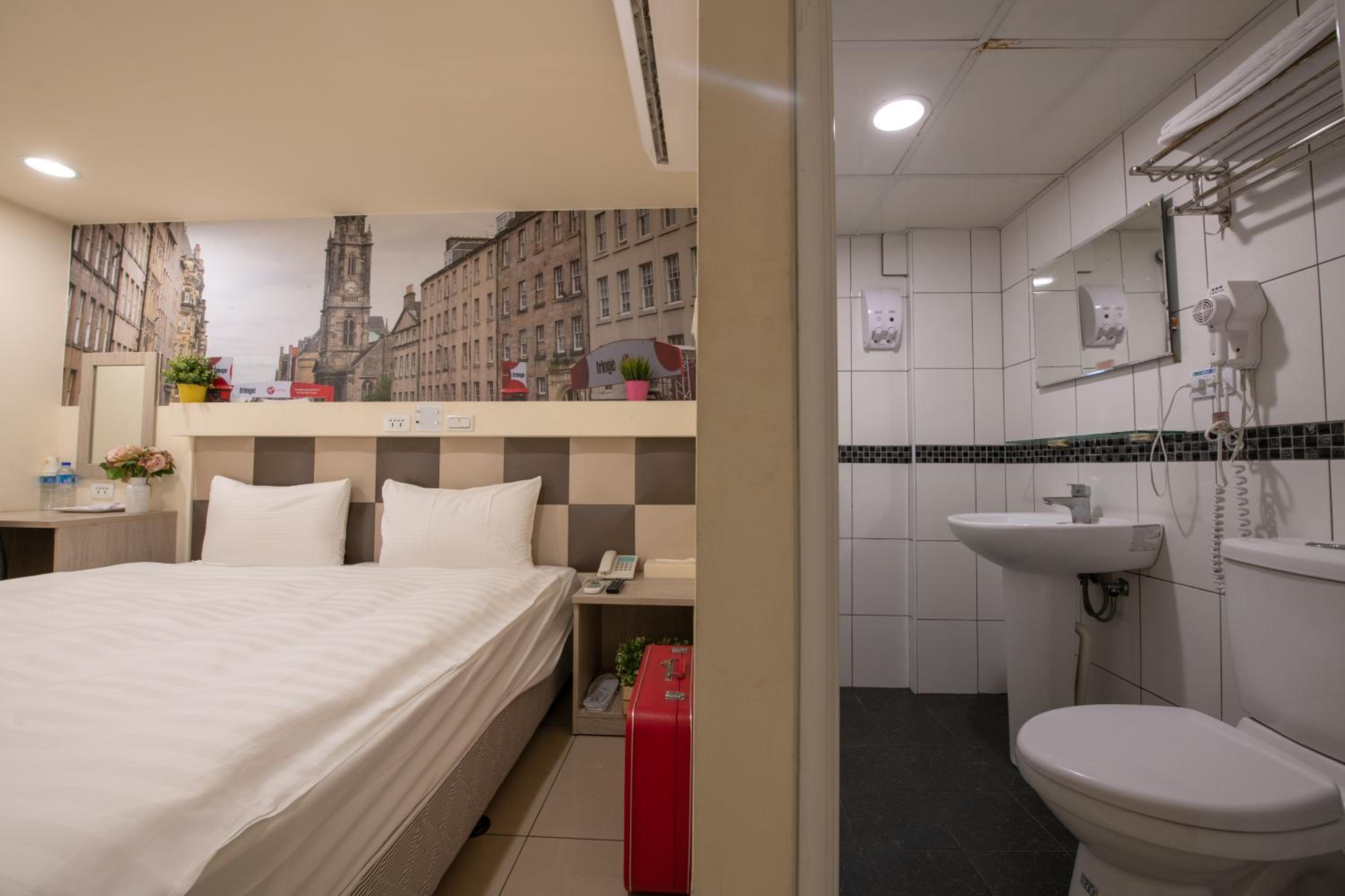 Single Room With Private Bathroom photo 3