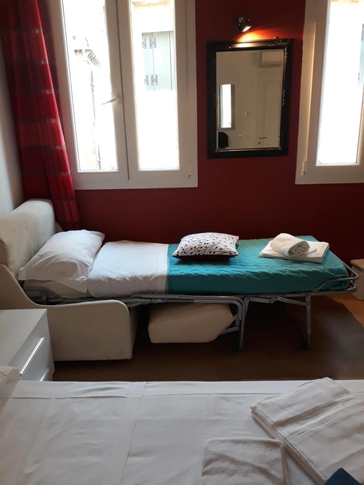 Triple Room with Balcony photo 3