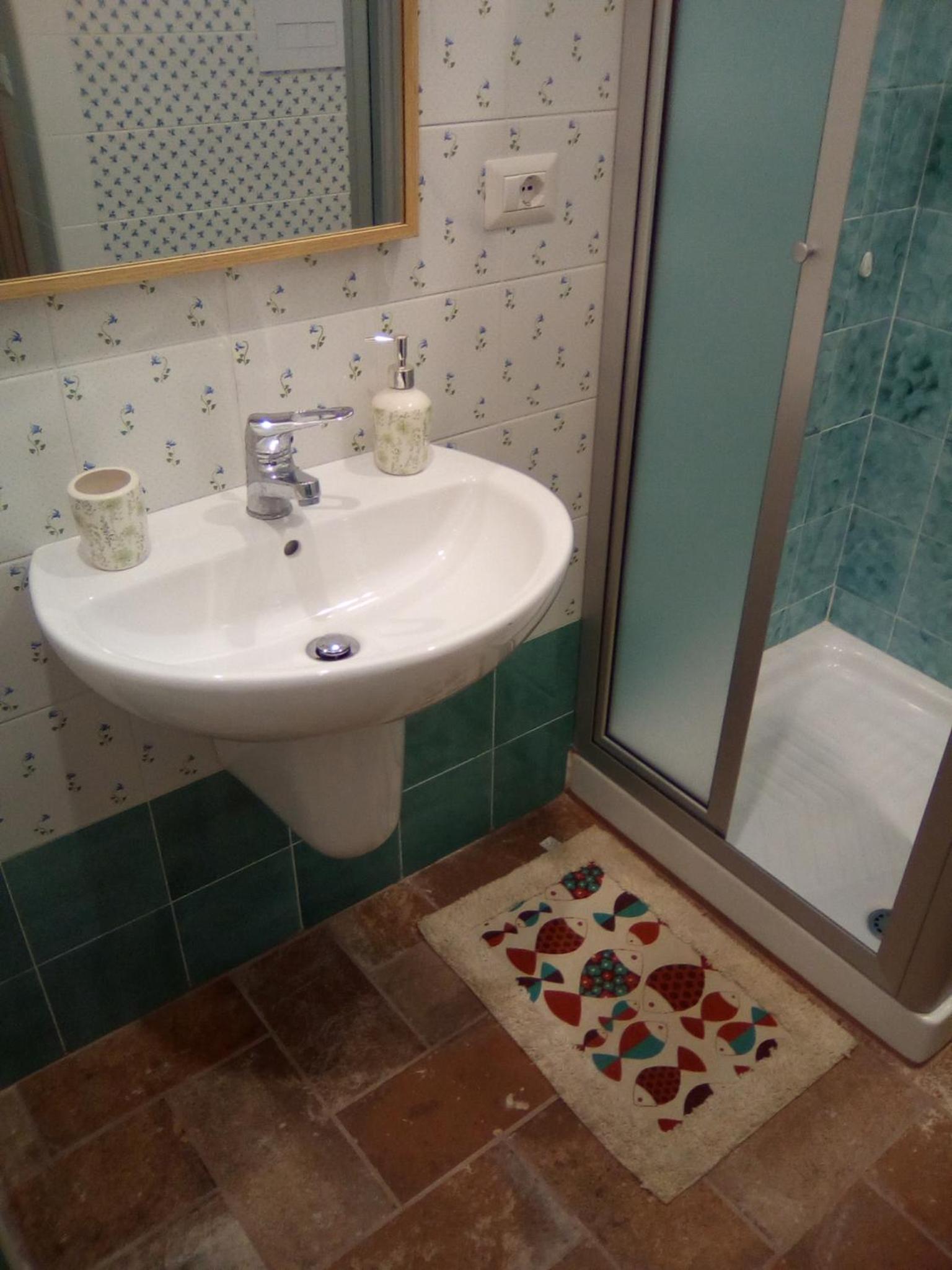Single Room with Private Bathroom photo 3