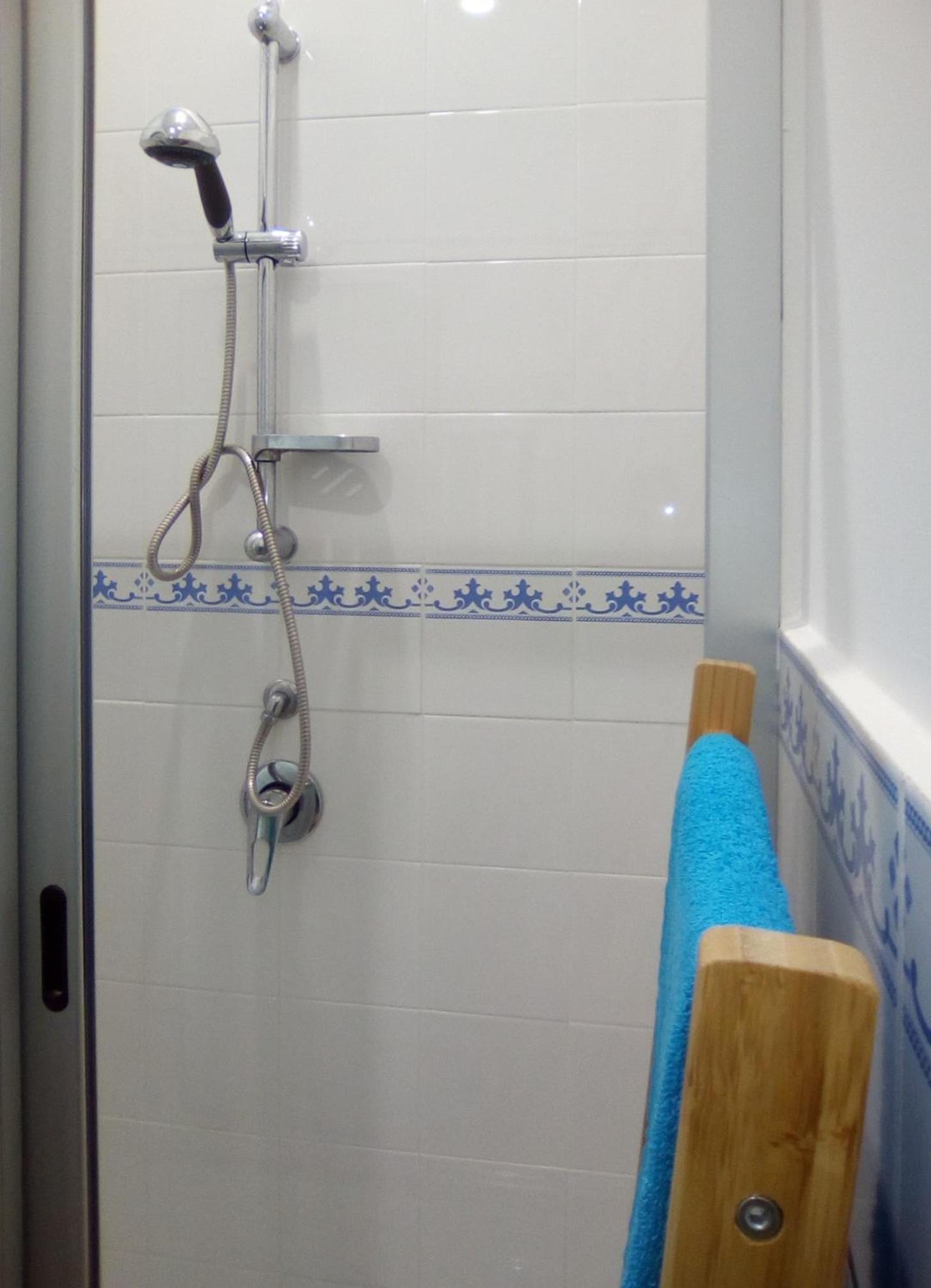 Double Room with Private Bathroom - Photo 10