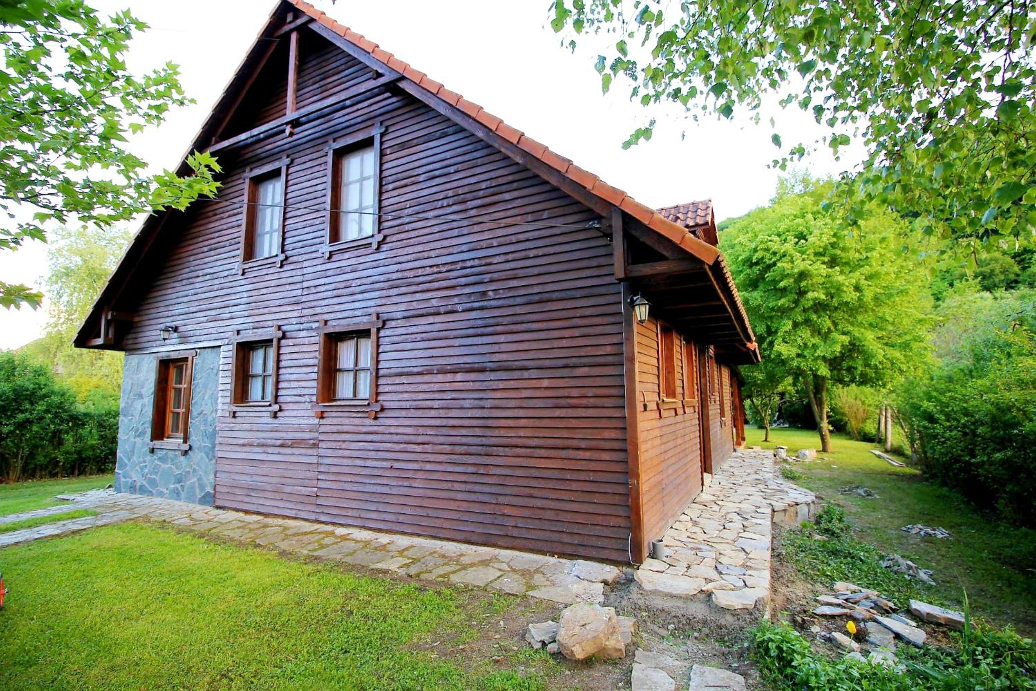 Five-Bedroom House photo 3