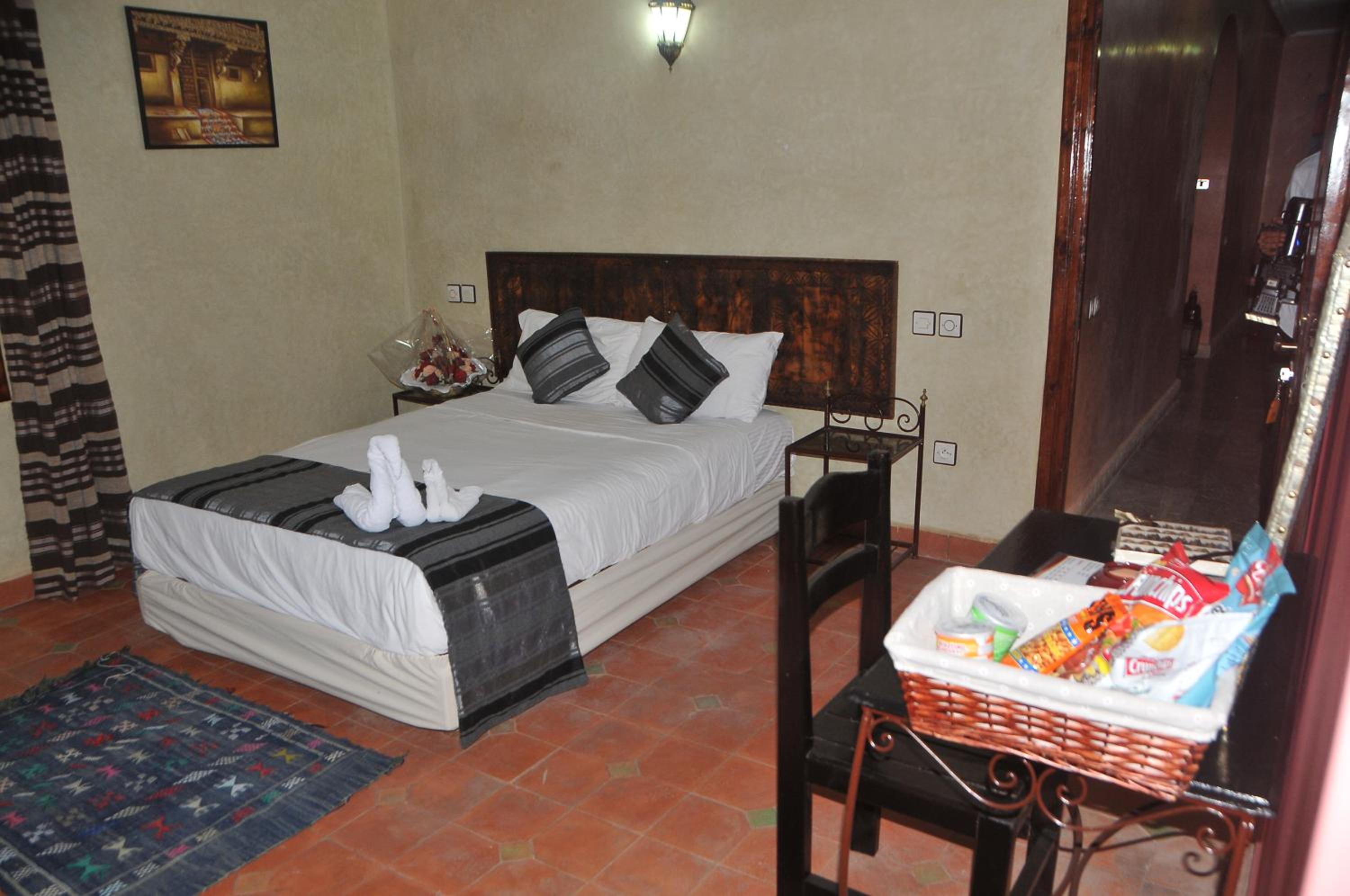 Single Room with Shared Shower and Toilet - Photo 2