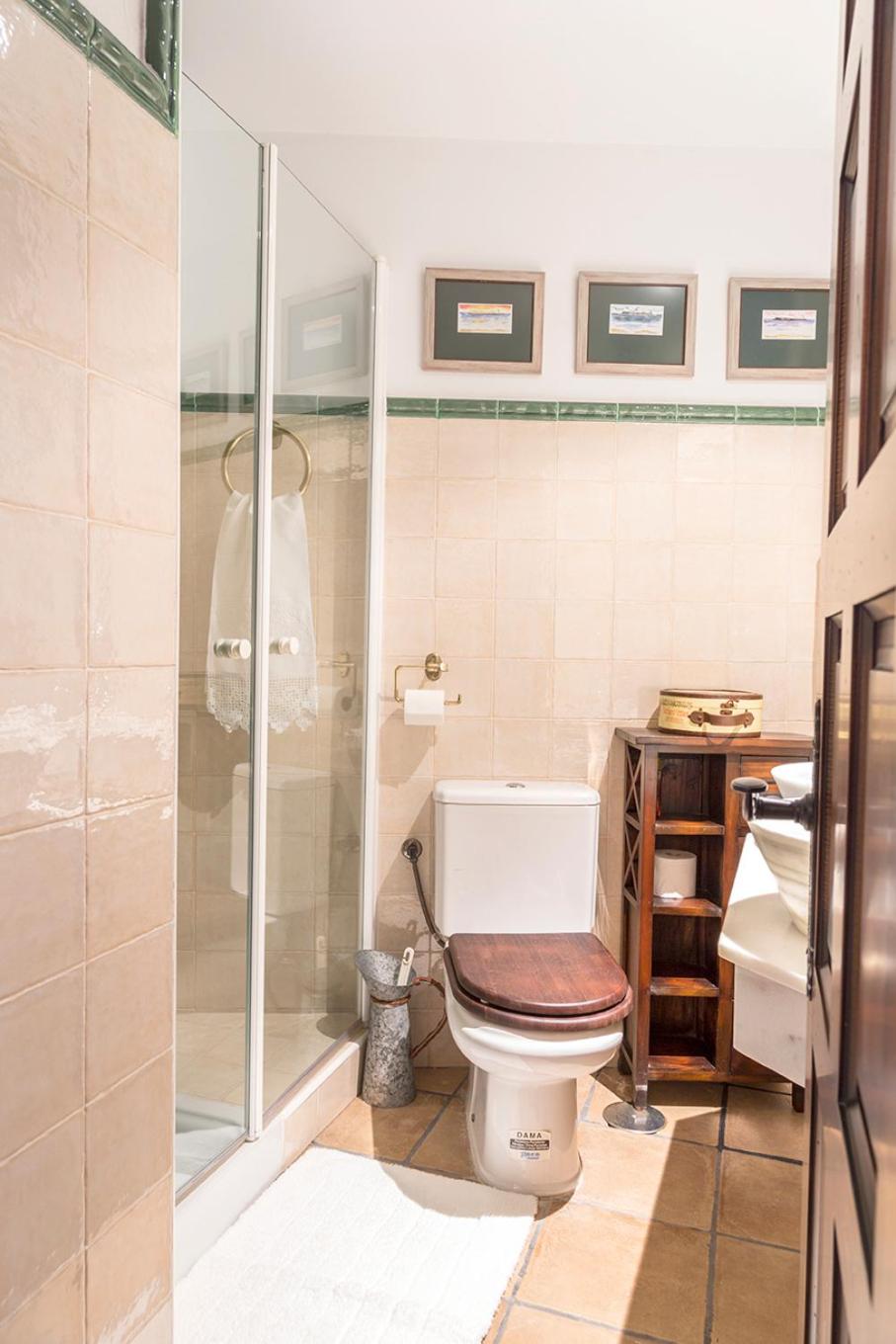 Deluxe Double Room with Balcony - Photo 9