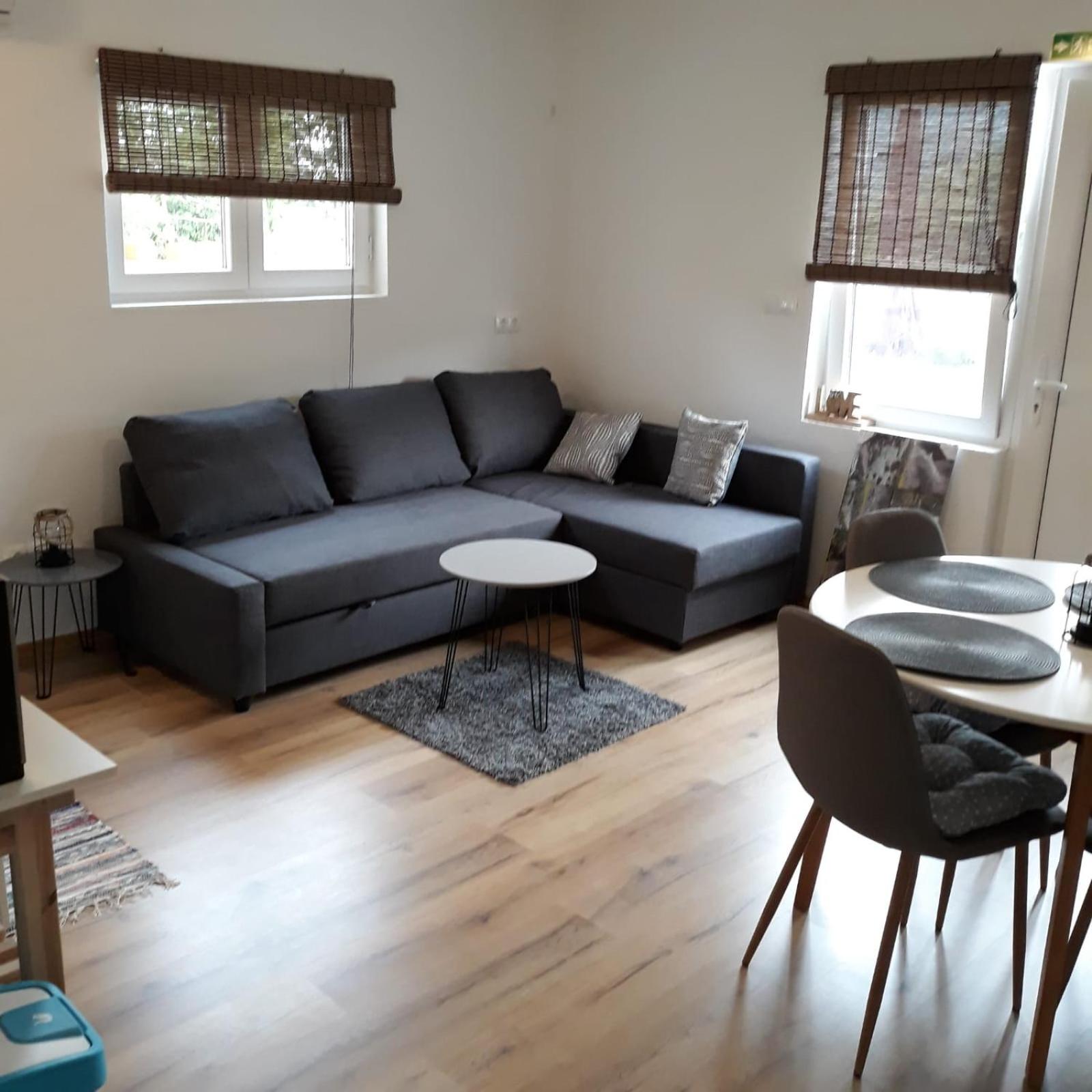 Apartment with Mountain View - Photo 1