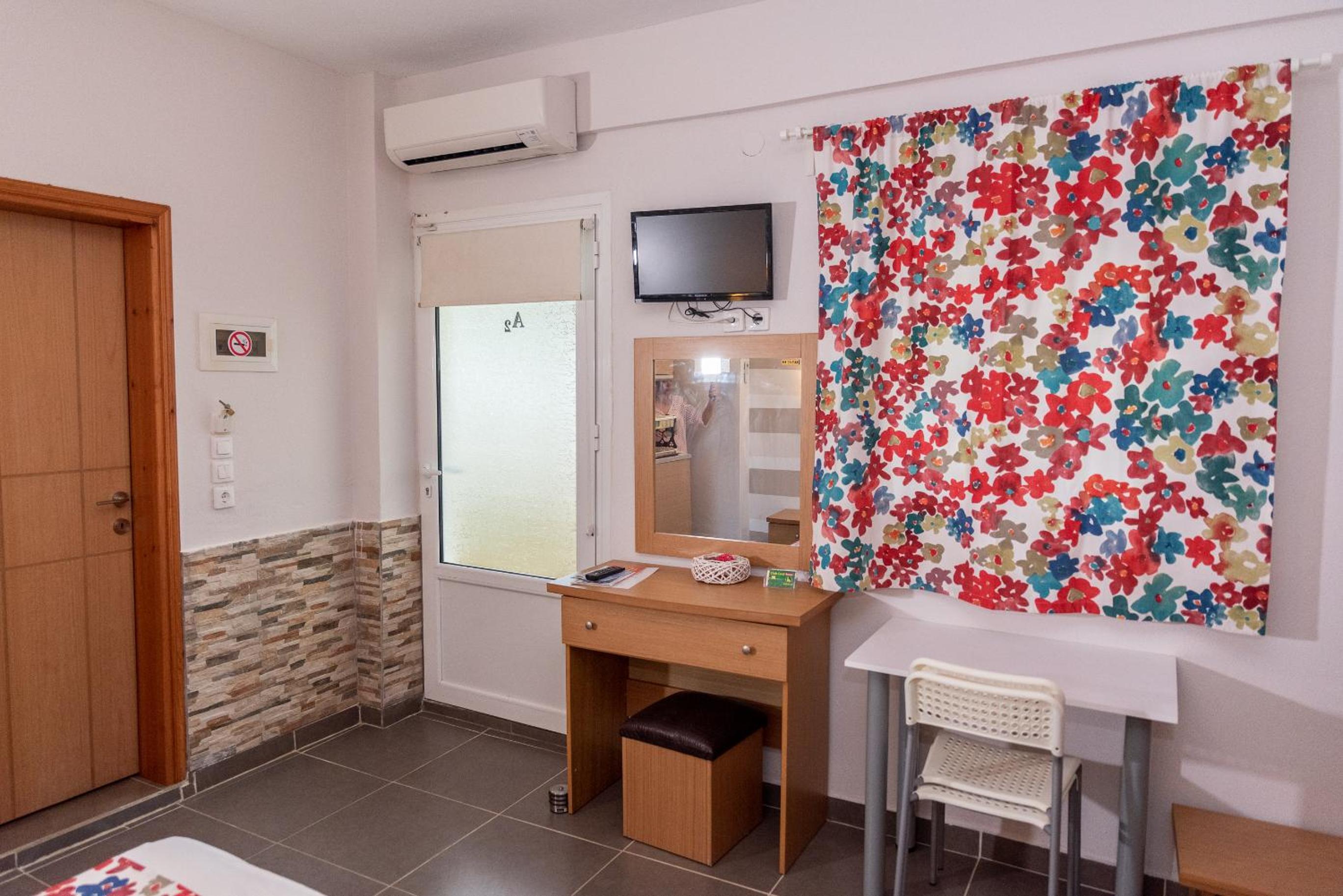 Family Studio (2 Adults + 2 Children) - Photo 3