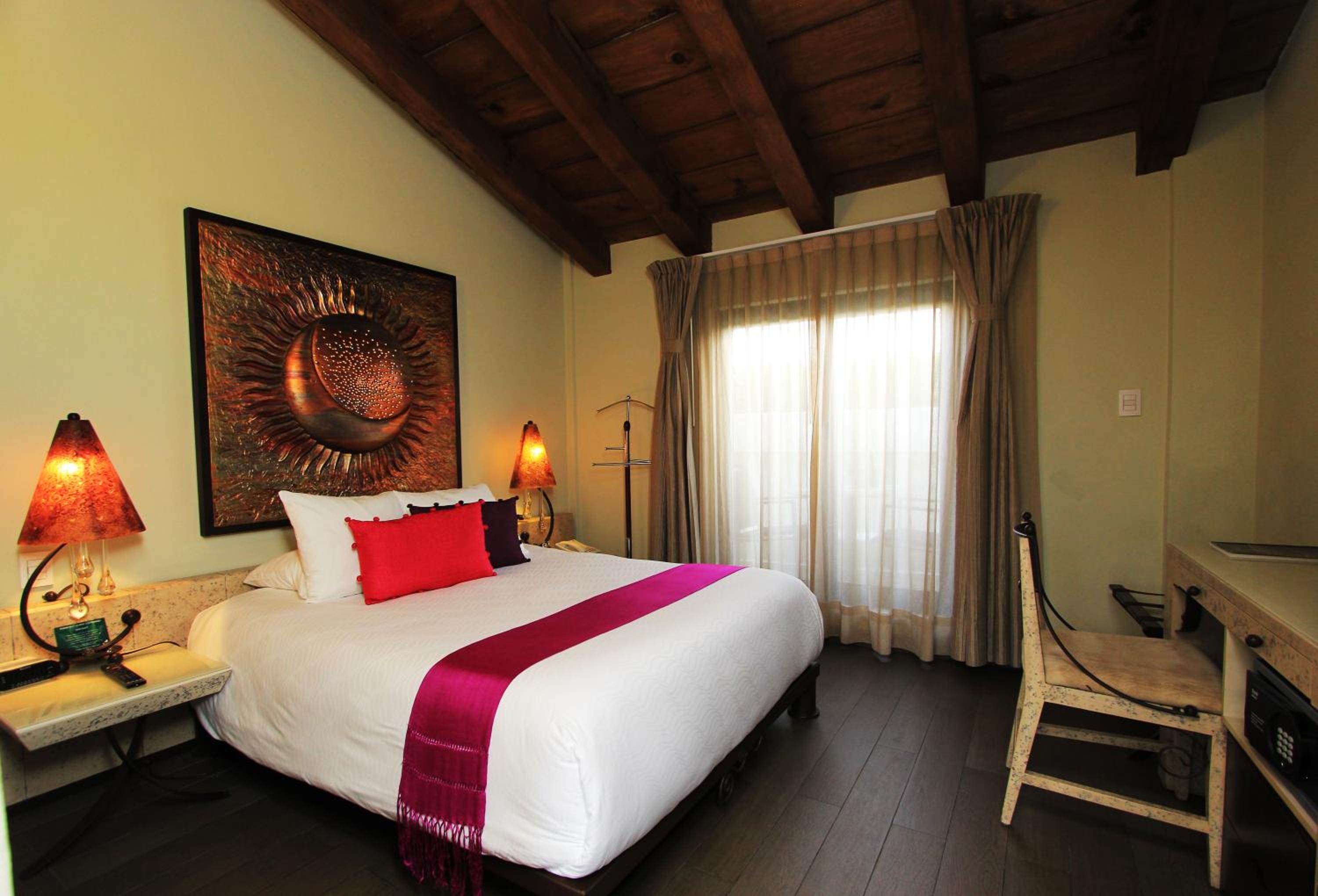 Queen Room photo 1
