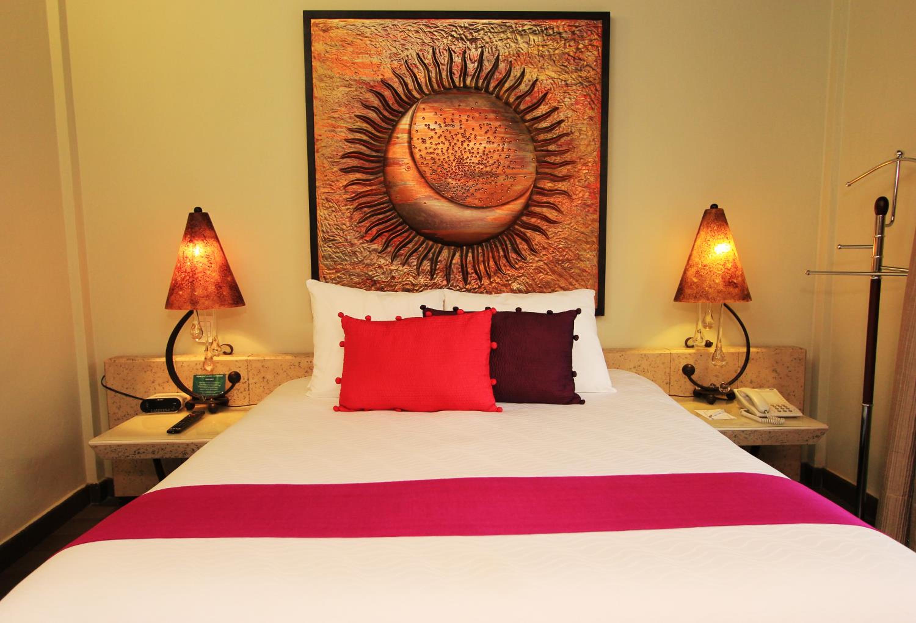 Queen Room photo 2